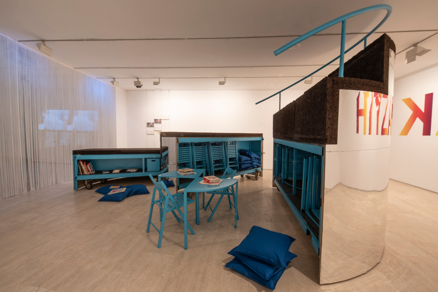 Organizan KOLDO MITXELENA KULTURUNEA Comisariado Jorge Carrión ARTISTAS BIBLIOTECAS Maider López Alicia Martín Rice+Lipka Architects Alicia Framis Milena Bonilla Julien Prévieux Ignasi Aballí Karmelo Bermejo Fehras Publishing Practices Bernandí Roig Myriam Mihindou y Pere Ortín Miguel Ángel Blanco ENORME Studio Frederick Wiseman Koldo Mitxelena Kulturunea Alexandria Aby Warburg British Library Bibliotecas Públicas Móviles de Colombia Hyundai Card Libraries Seoul Human Library Library of Birmingham Oodi Helsinki Aarhus Dokk1 New York Public Library