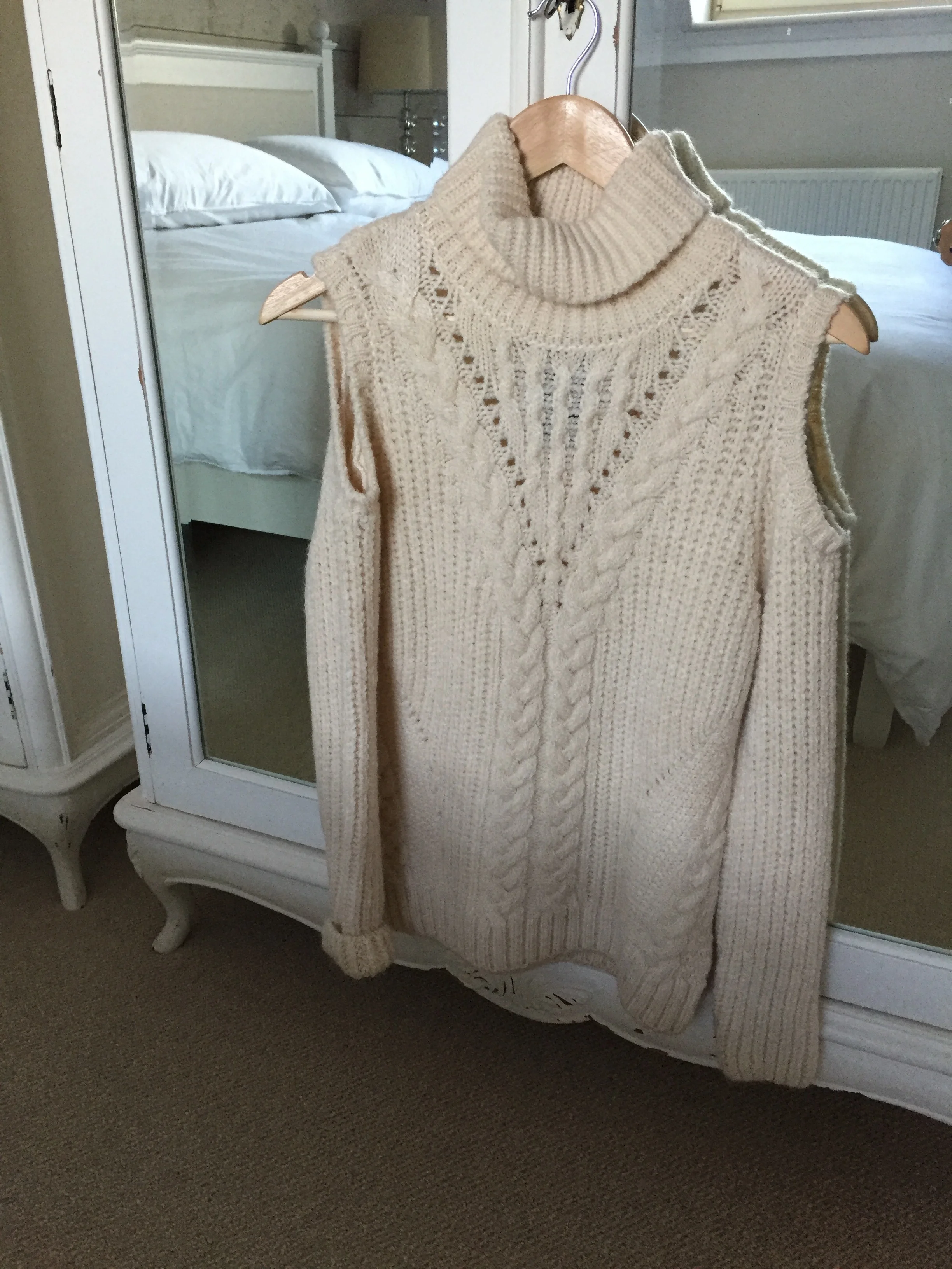 I couldn't resist this little number from M&S today at Bluewater in Kent, a reworked take on the classic cable knit, cosy with a little bit of sass! :)