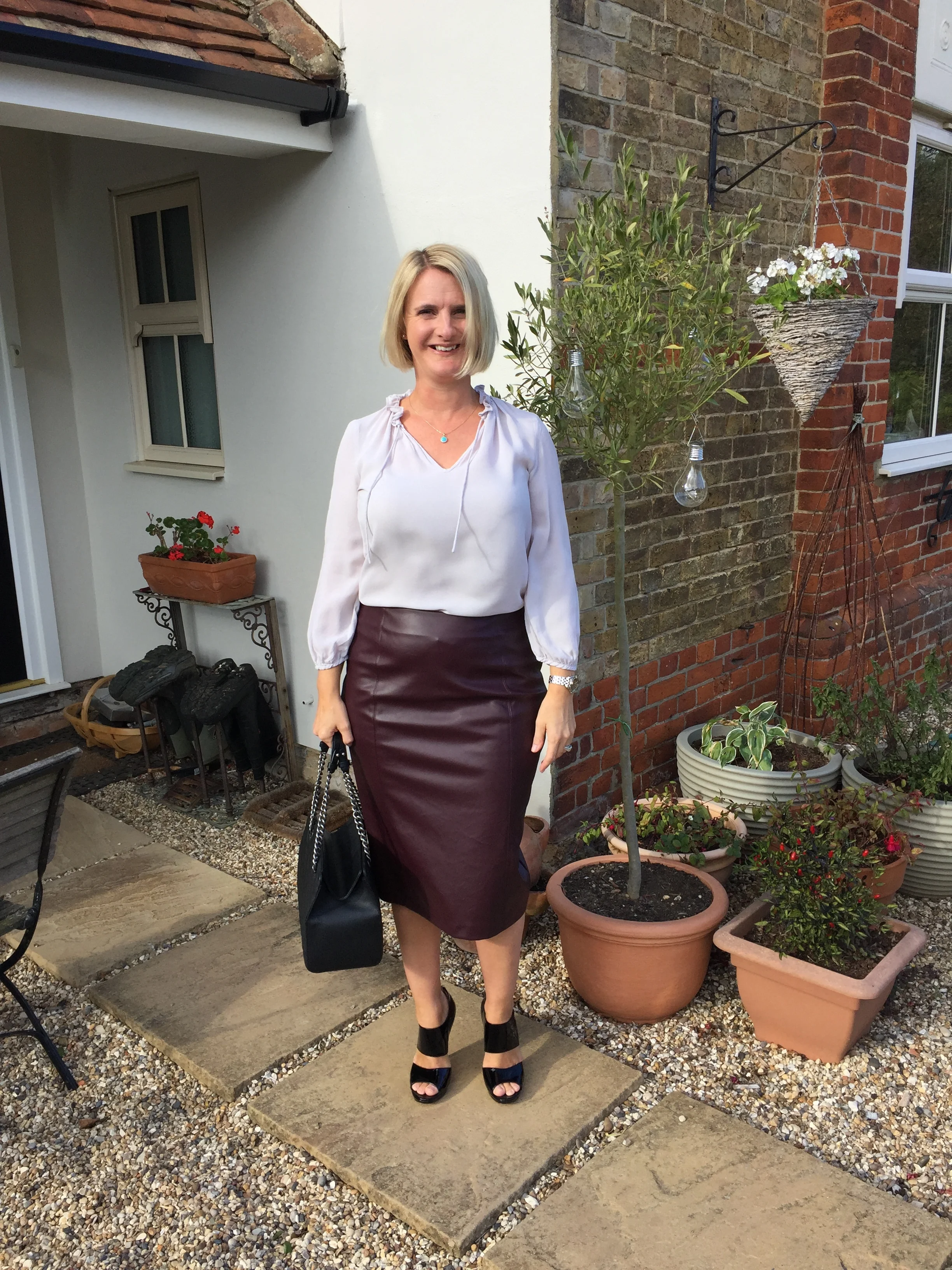 This skirt works so well for me, I think it looks great but more importantly it feels great as its stretchy which allows me to have poo room, a vital requirement when going out for dinner and then sitting for hours after.