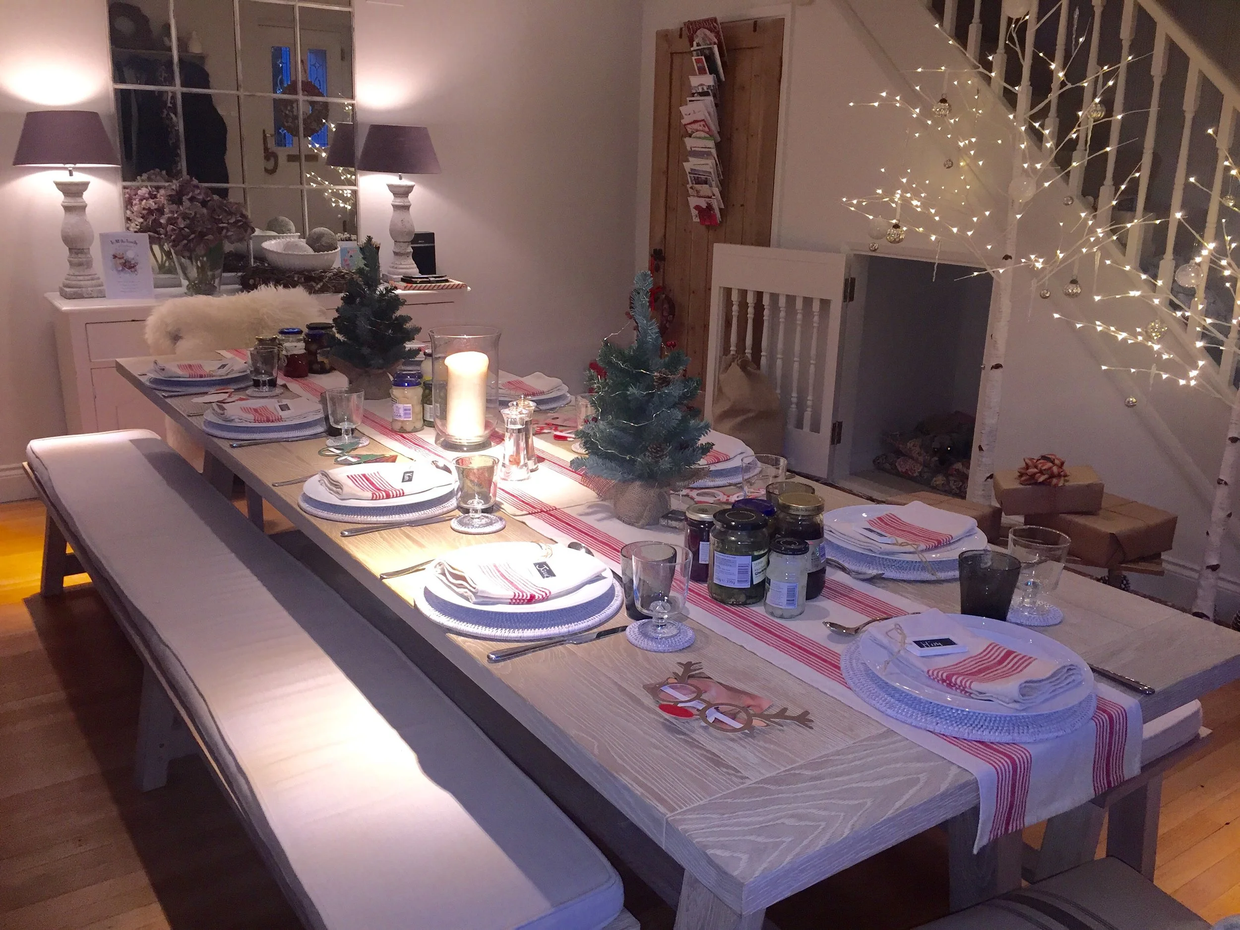 Boxing day table ready to go. Food wise it's my favourite day of the year, cold meats, mashed potato and pickles, absolute heaven. 