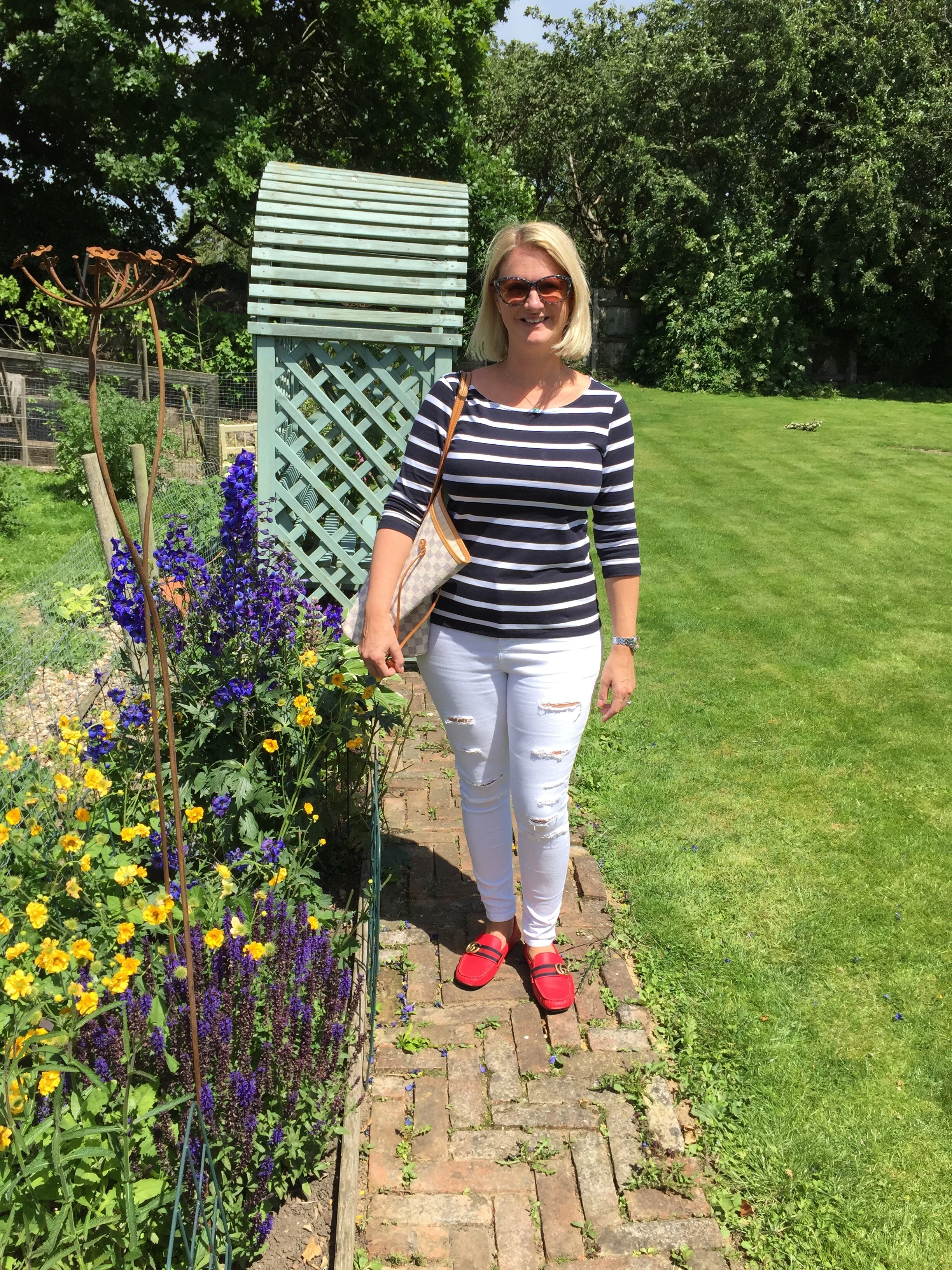 Top from French Connection, Jeans from Topshop, Shoes from Gucci