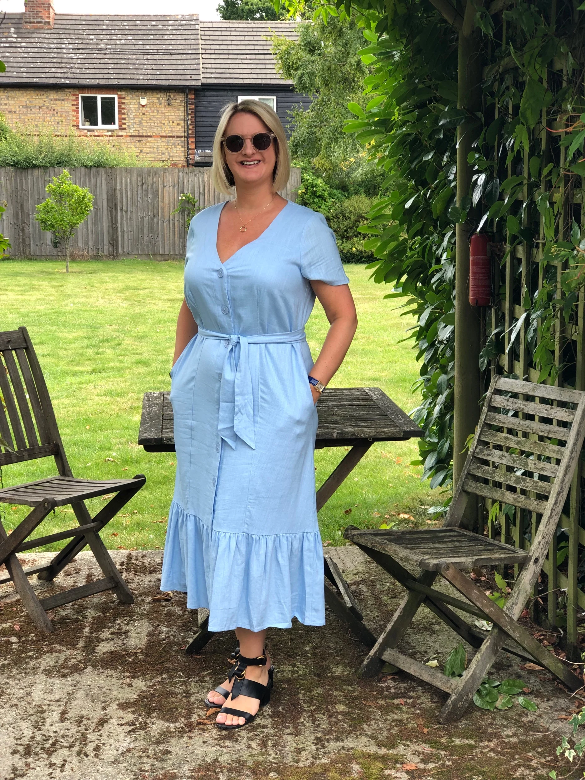 I bought this dress at Oliver Bonas at Liverpool Street station when I went up to London for a meeting at Bowel and Cancer Research a few weeks ago. I love going in to an Oliver Bonas, it’s truly the most wonderfully random shop of all time, but they sell some cracking clothes amongst all the porcelain pugs, note books and drinks trolley’s etc. I bought this dress in white too, it was too tricky to choose which one I loved best and as I was on a short time frame as I was meant to be heading to a meeting I made an executive decision. Hahahahaha