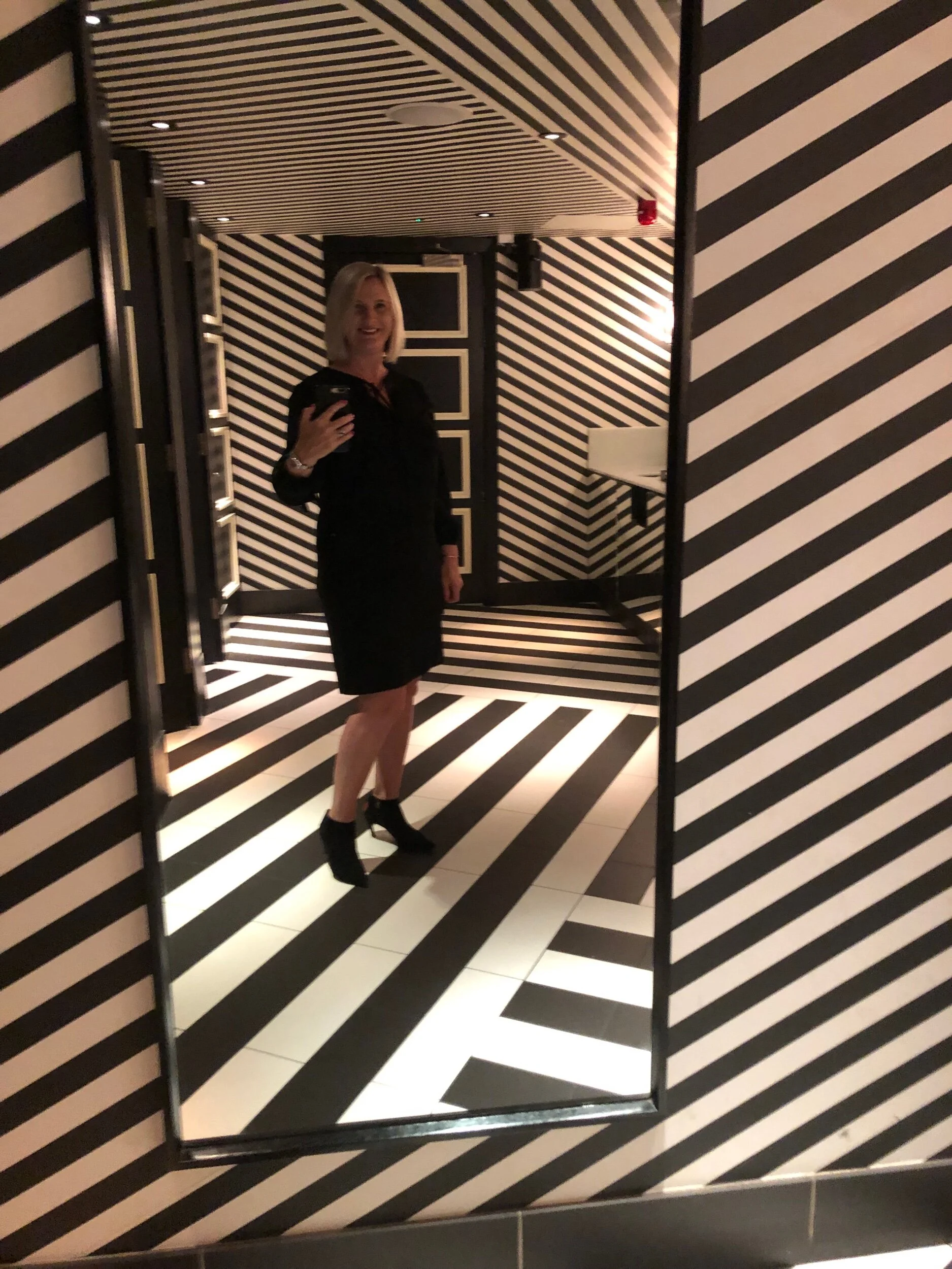 A little toilet selfie as I was so coordinated to the loos in there. :)