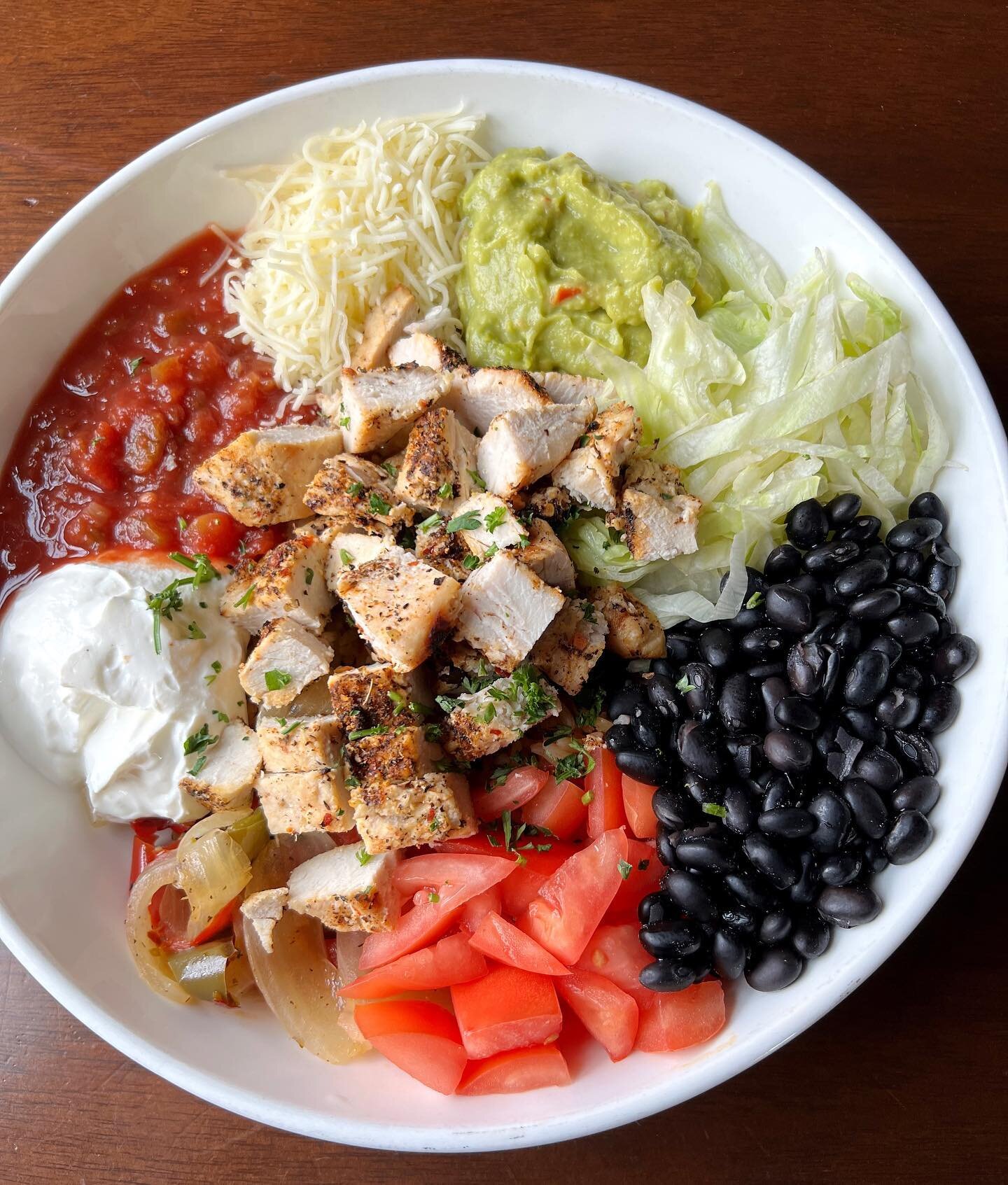 A colorful plate makes it a healthy plate right? 😜 On the specials this week 
FAJITA BURRITO BOWL black beans, shaved lettuce, chopped tomatoes, saut&eacute;ed onions, saut&eacute;ed peppers, spanish rice, salsa, sour cream, guacamole and shaved jac