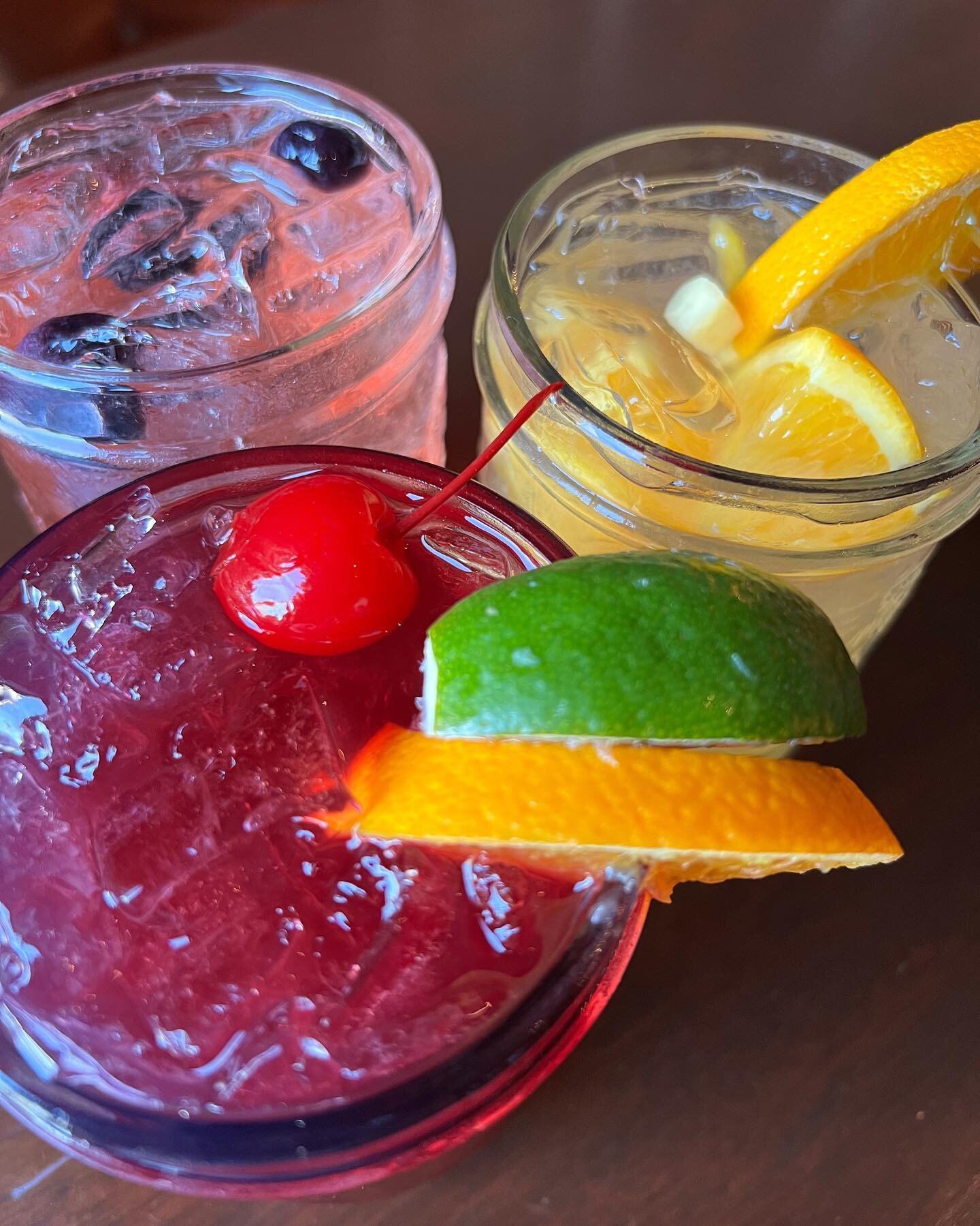 This weather calls for skippin&rsquo; out of work early! It&rsquo;s officially sangria season☀️🍹 what&rsquo;s your pick: peach mango, mixed berry, or classic highland?