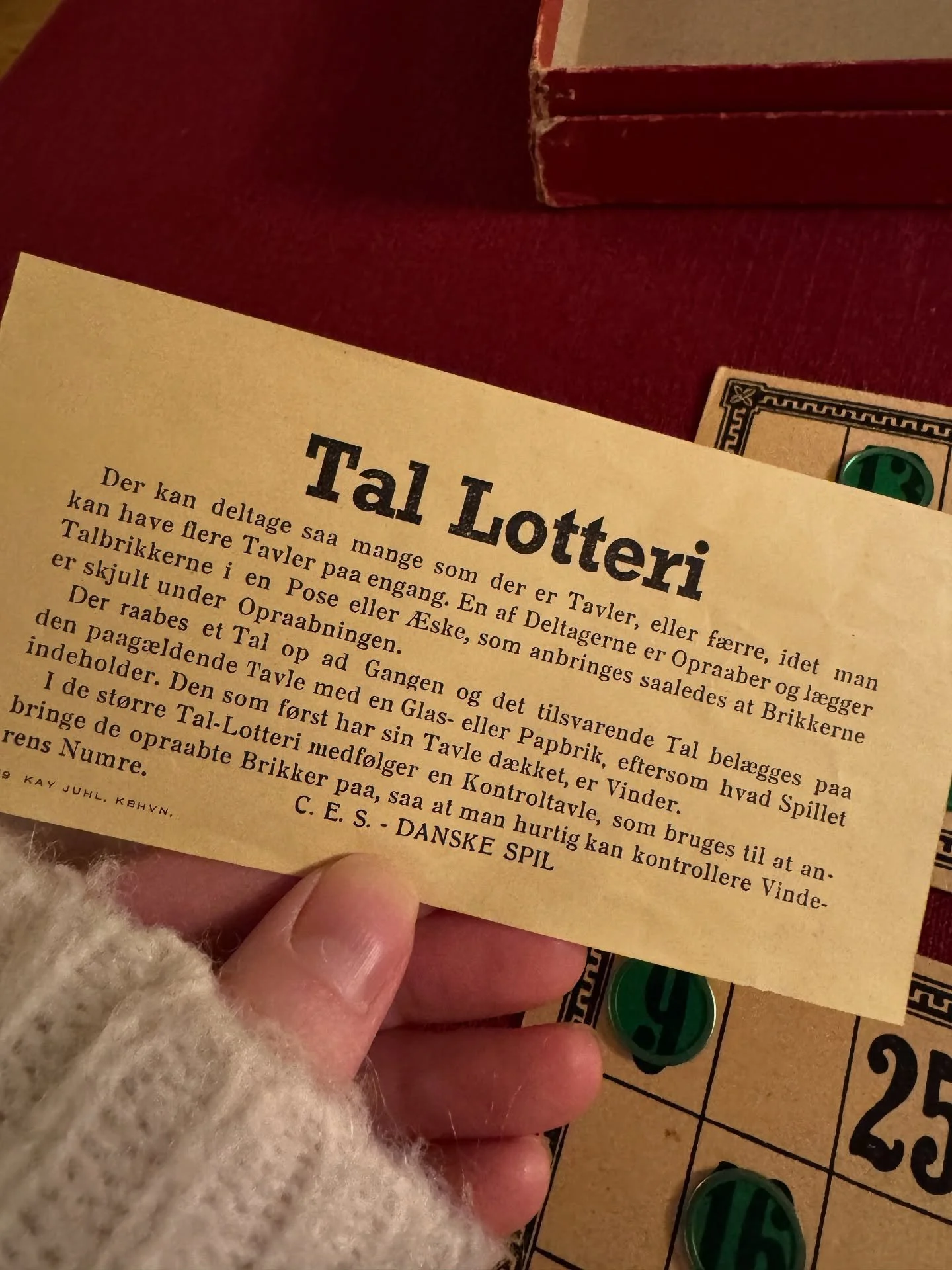 Se lige et gammelt fint Tal Lotteri der udgjorde dagens julebanko &hearts;️ Det fik mig til at t&aelig;nke p&aring; en tid, der fandtes, inden min egen startede. En tid jeg forestiller mig var mere langsom og n&aelig;rv&aelig;rende - og hvor selv de 