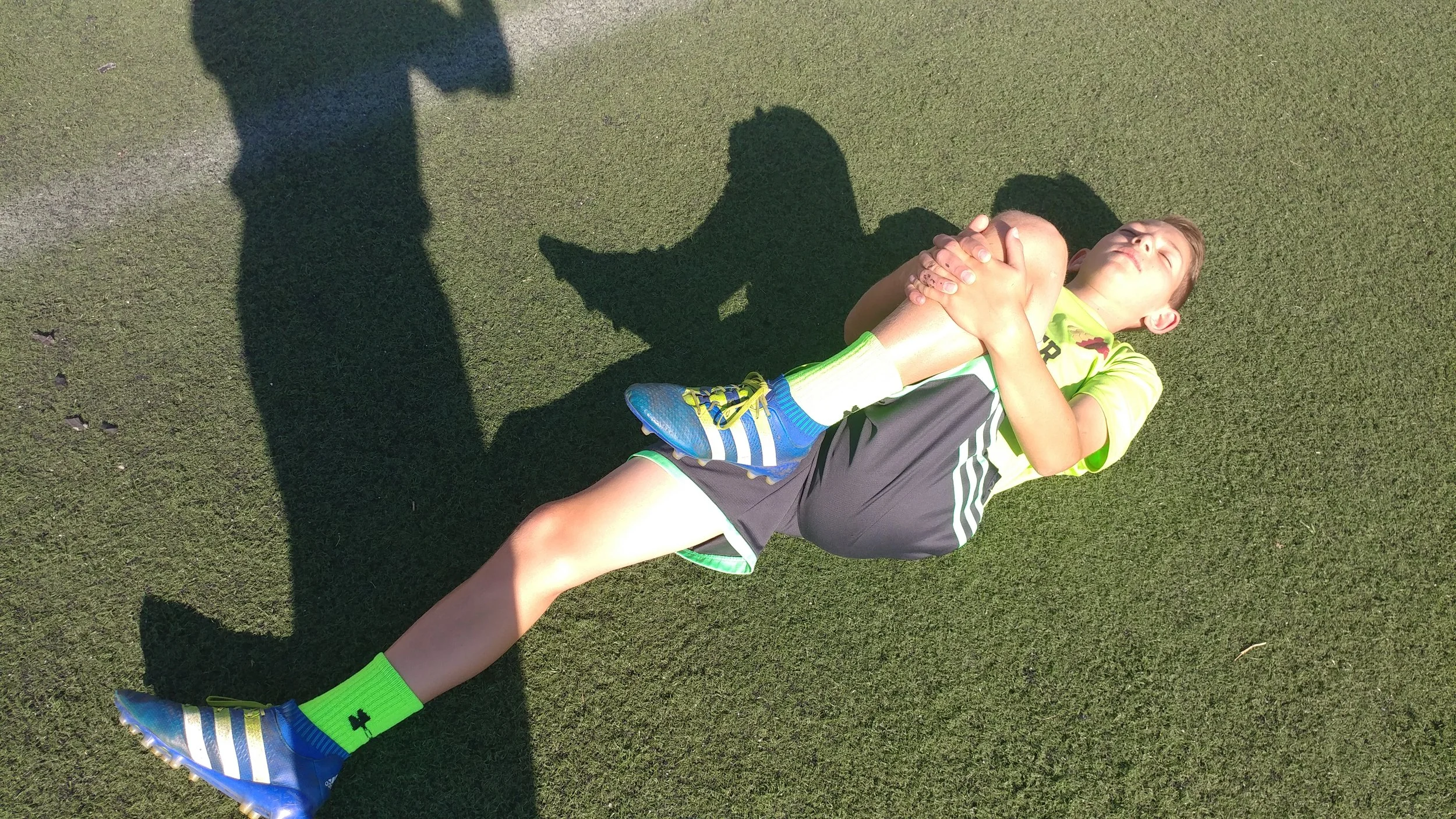 Knee to opposite shoulder stretch for the hip to help you with your hip hike exs, 1 minute hold, to be done 5-10/day