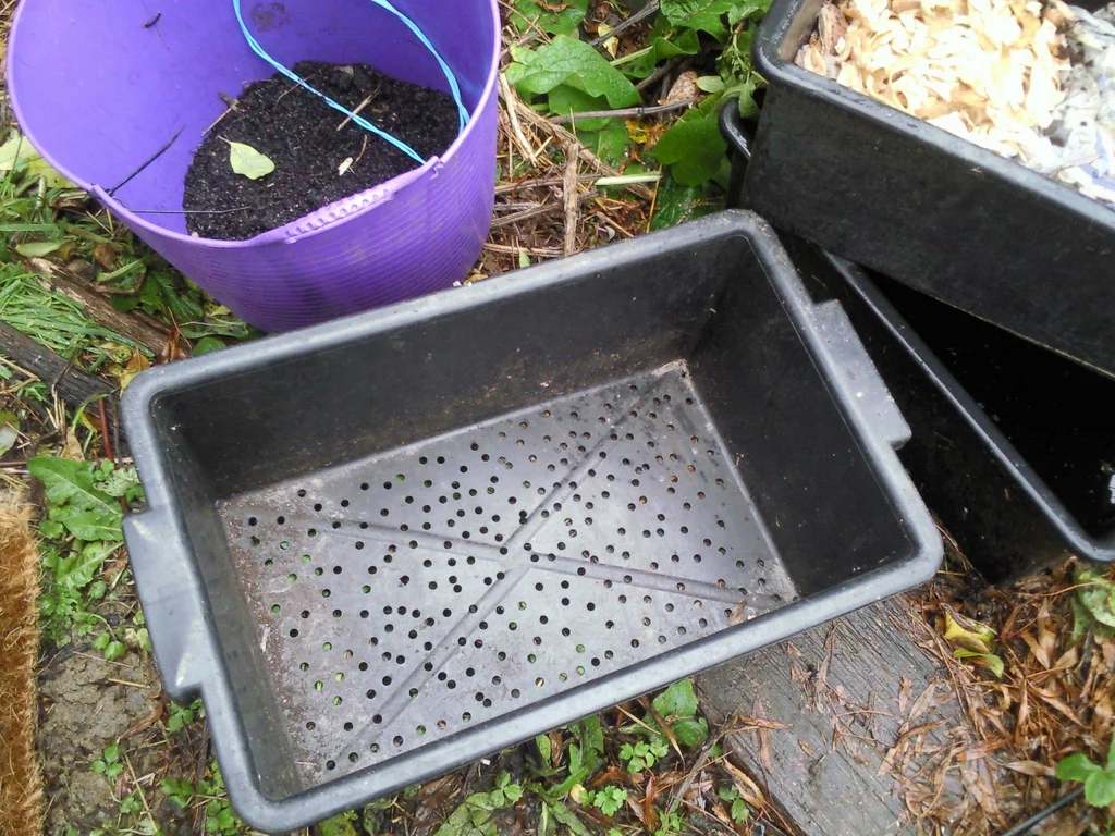 Second Layer of Worm Farm Ready by Kirsty