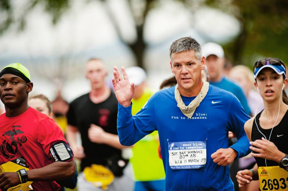 Photo by Ingrid Barrentine of Grit City Photography. Chris Bryant running through the wear blue Mile at the 2013 Marine Corps Marathon.