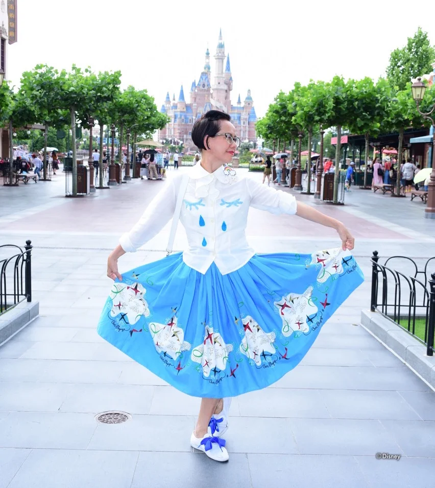sing in amazing skirt.jpg