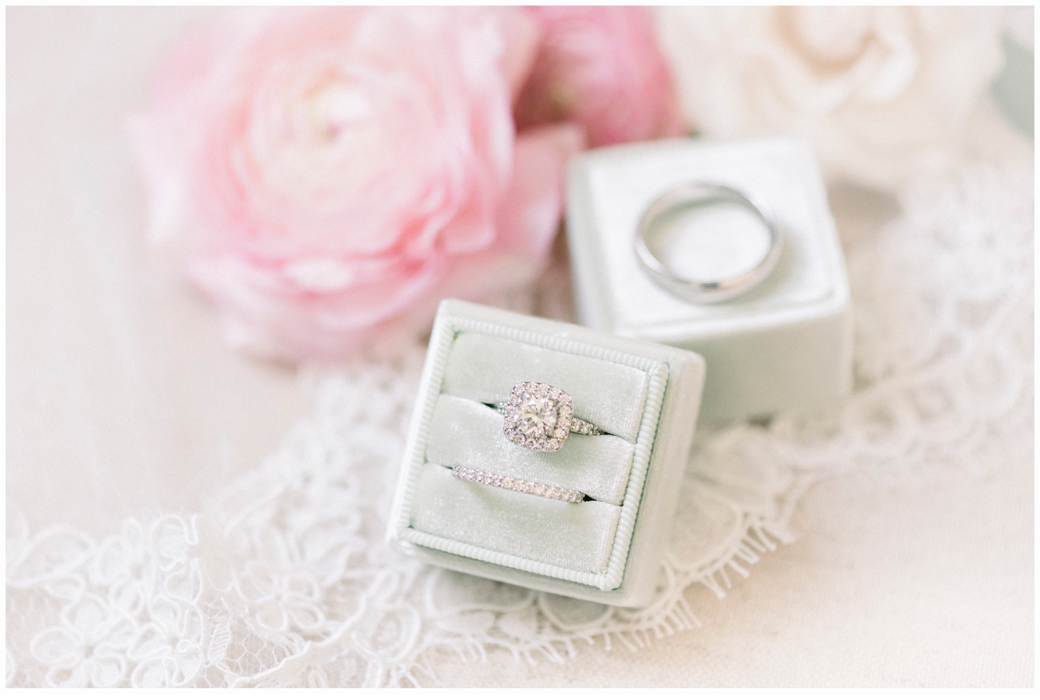 wedding rings in velvet wedding box