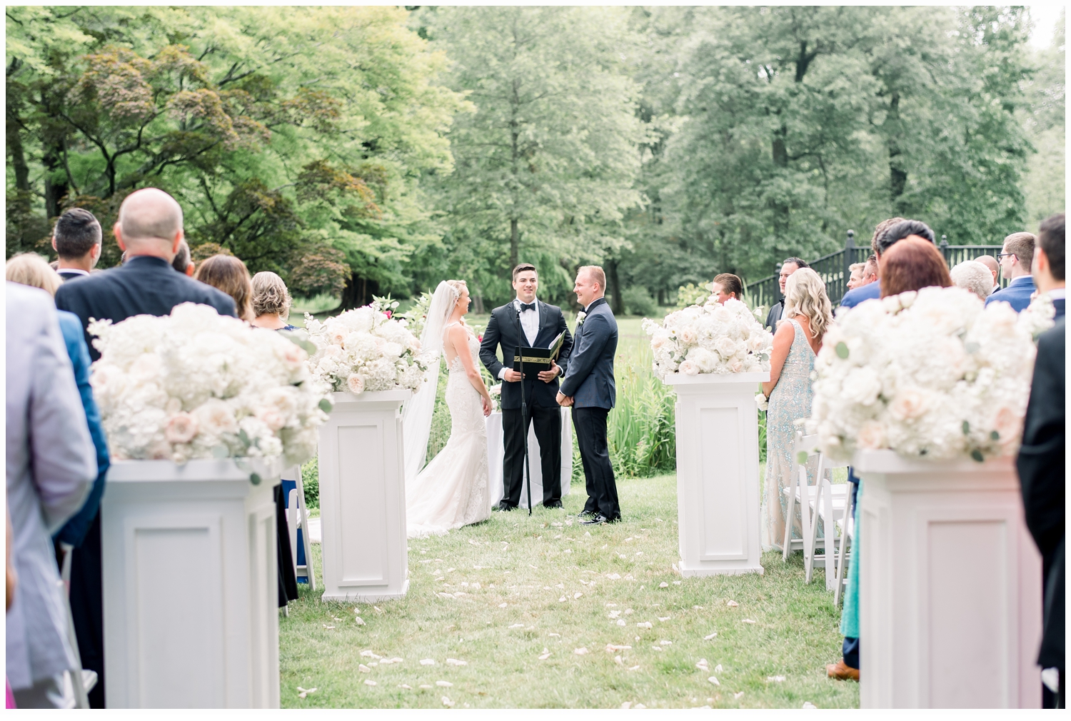 bride and groom saying wedding vows