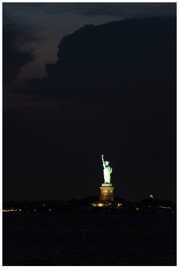 picture of statue of liberty at night