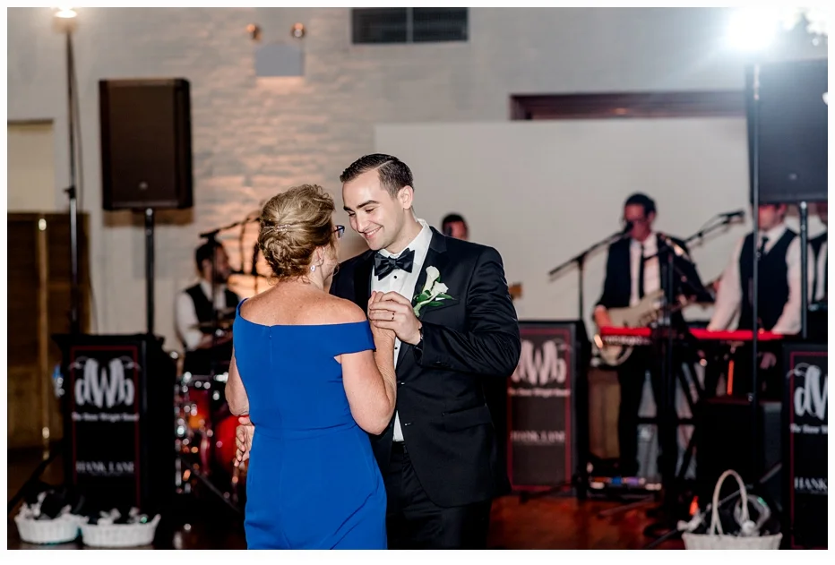 groom and mom first dance at his wedding