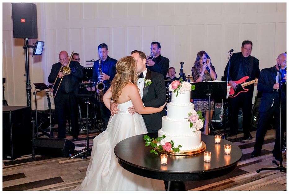 bride and groom cutting the wedding cake