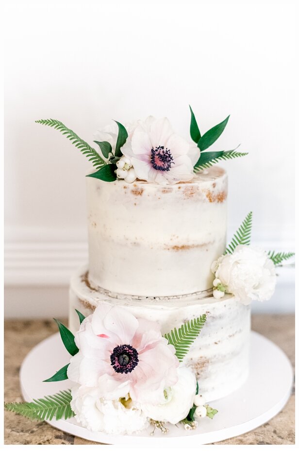 pretty white wedding cake with real flowers 
