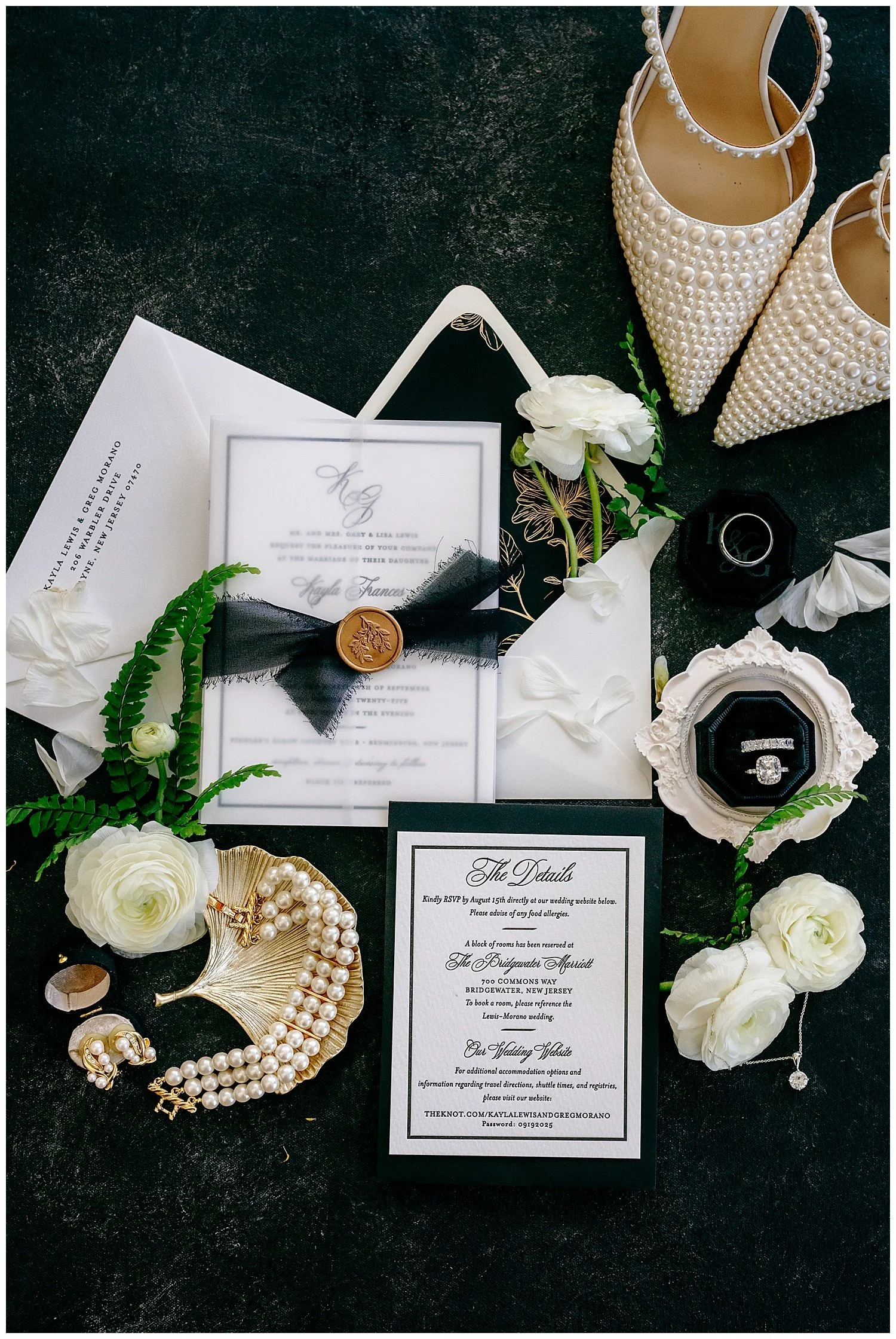 pretty invitation suite for wedding