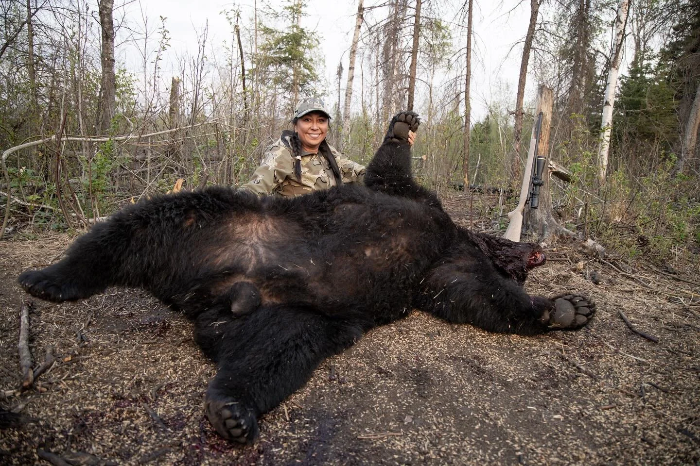 A night to remember for JoJo Tobey and her husband Josh!

Our outfit has known about this particular bear since 2023 when he showed up briefly chasing his cinnamon girlfriend before disappearing all of the 2024 season. With sows coming in heat every 