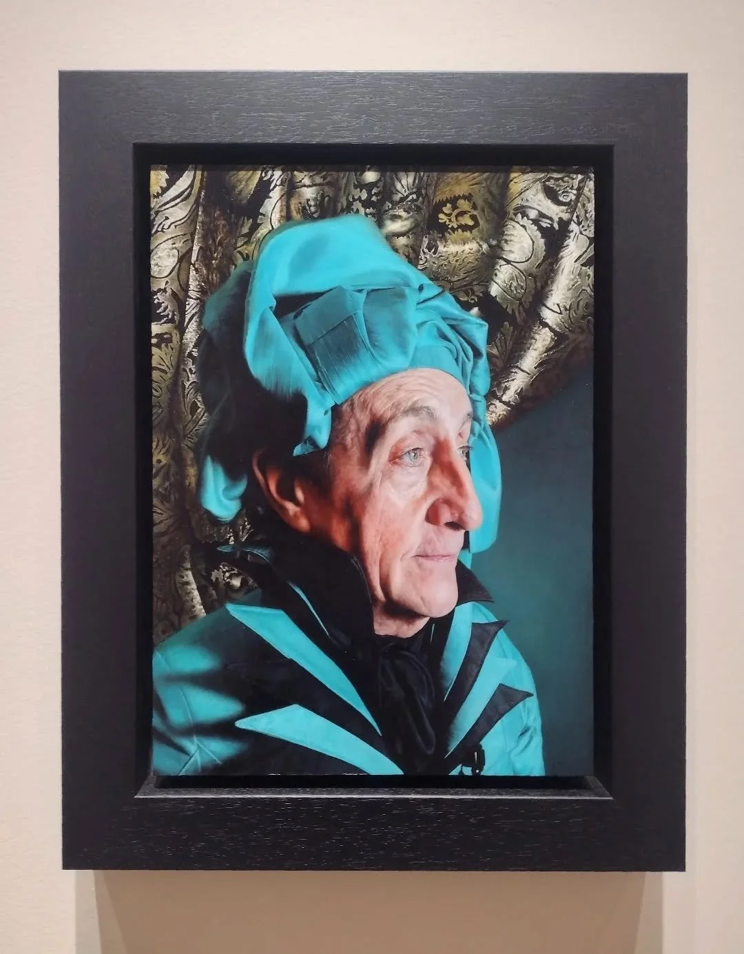 Whistlestop big smoke visit, jumped into NPG, these are the ones that grabbed attn in the current portrait award

(Hopefully) In correct order: 
@simonthomasbraiden 
@joshuawaterhouse 
@cassandramahoneypainter
@moiracameronn 
@archie.franks 
@martyn2