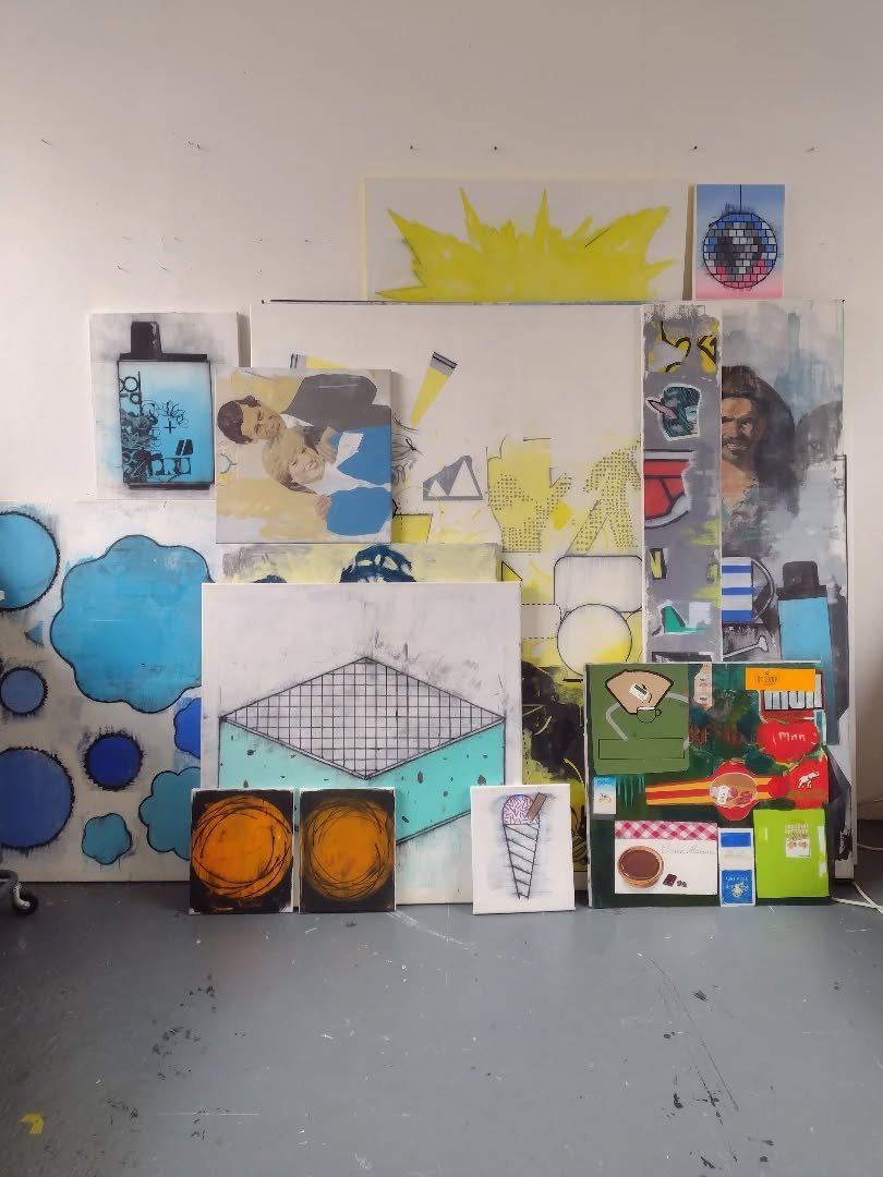 #pileon 
Examples of #coloured #mud on #canvas
#rainbow #colours (but not necessarily in that order)