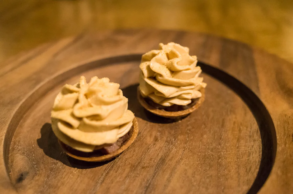 Quince and gingerbread tartlet (v)