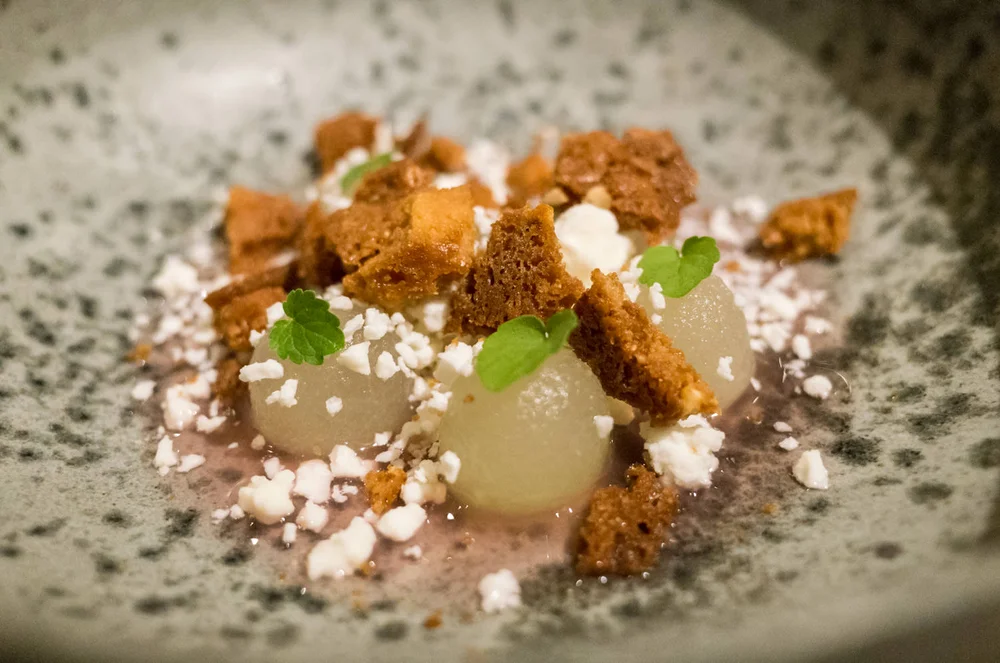 Pear, rhubarb and sweet cheese Anvil (v)