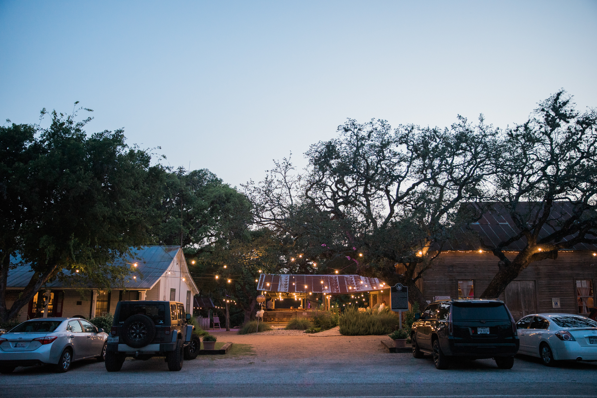 garden party wedding // sisterdale dancehall // outdoor wedding photographer // www.abbihearne.com