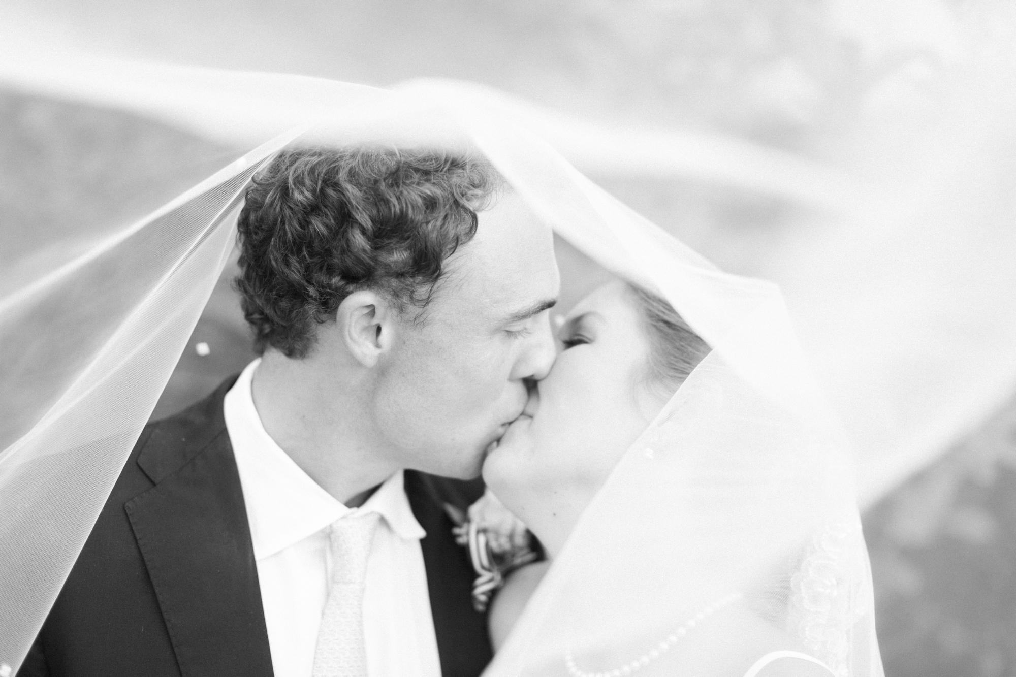 romantic garden wedding // outdoor wedding photographer // www.abbihearne.com