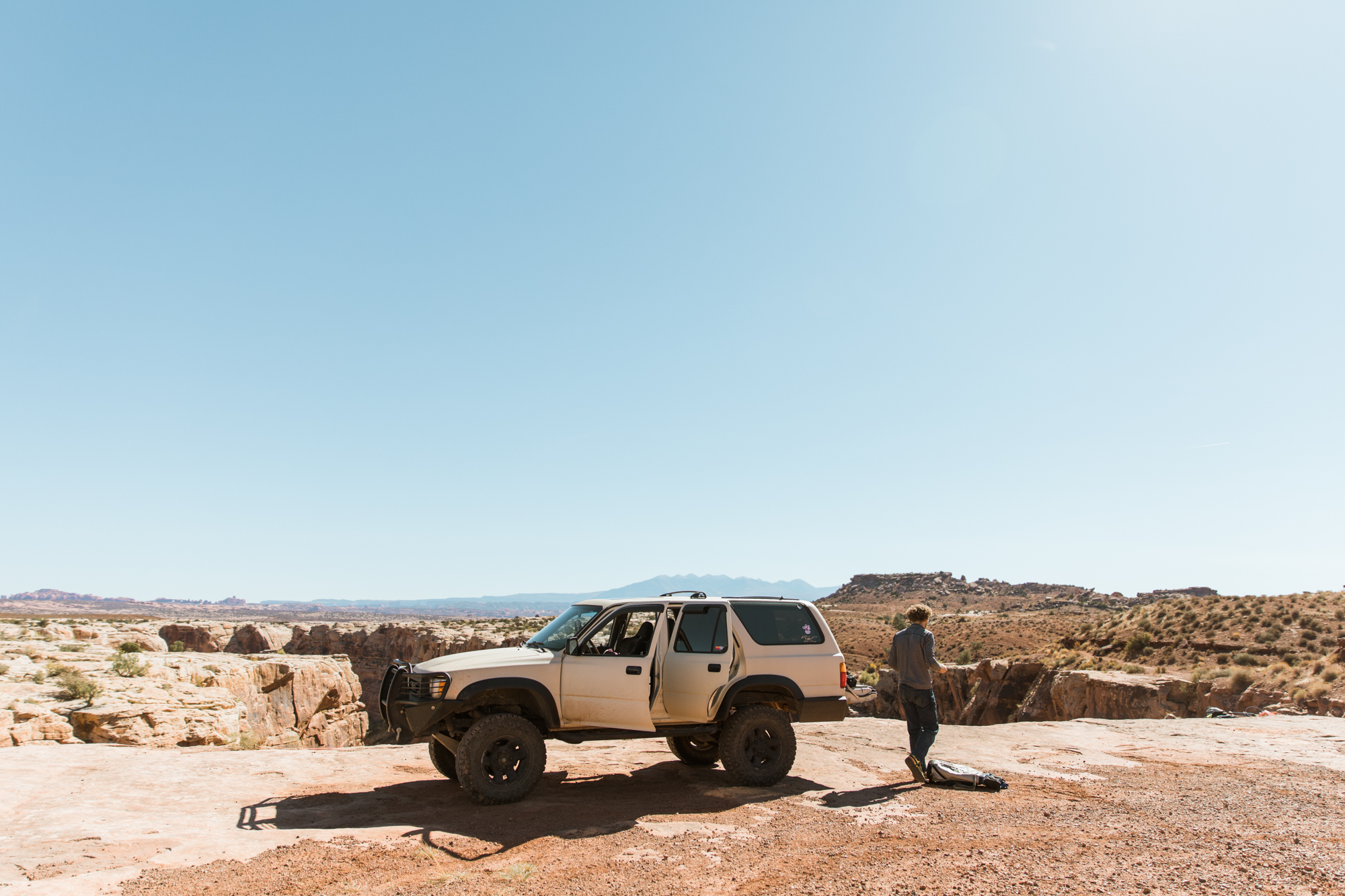 Sketchy Andy's 30th Birthday // Walking a highline in Moab // Outdoor Adventure Photographer // www.abbihearne.com