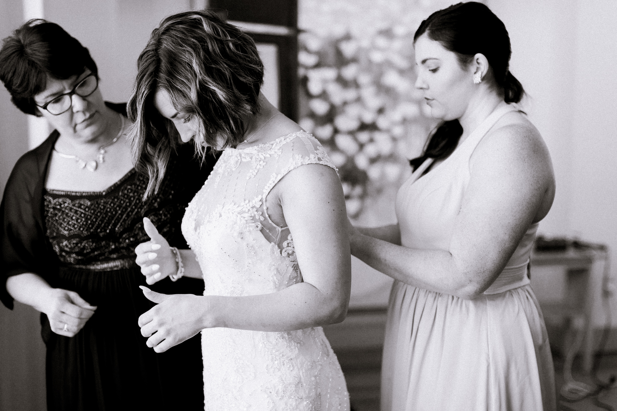 Garden party wedding at Lady Bird Johnson Wildflower Center // austin, texas wedding photographer // www.abbihearne.com