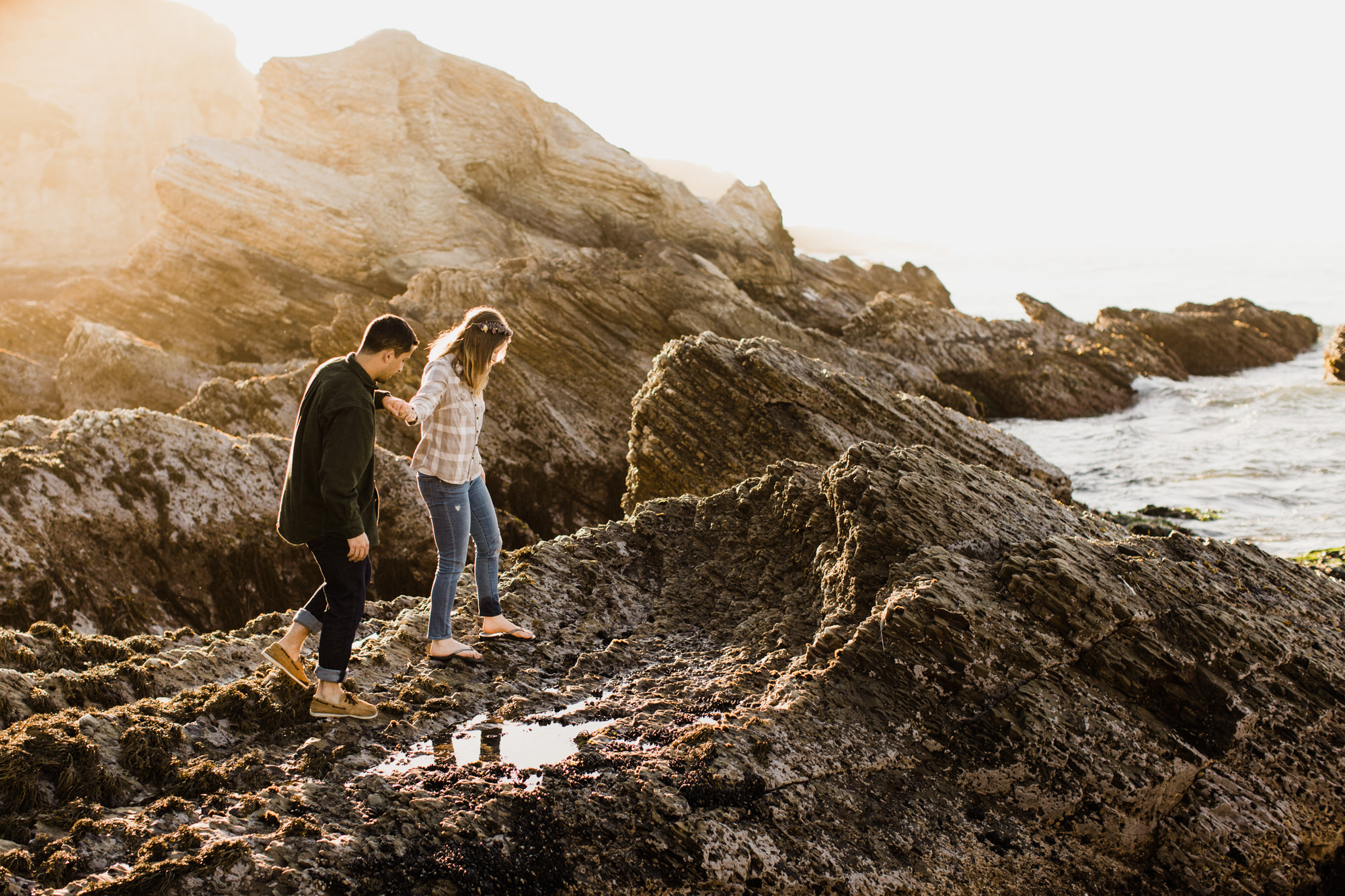 couple session at montana de oro state park // san luis obispo, california // central coast wedding photographers // www.thehearnes.com