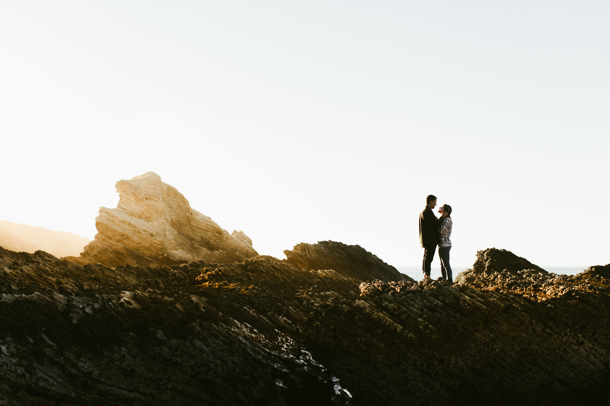 couple session at montana de oro state park // san luis obispo, california // central coast wedding photographers // www.thehearnes.com