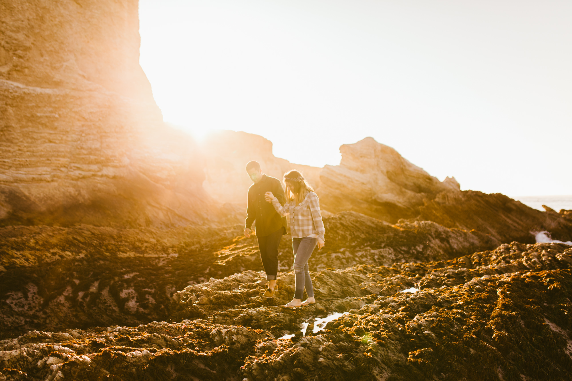 couple session at montana de oro state park // san luis obispo, california // central coast wedding photographers // www.thehearnes.com