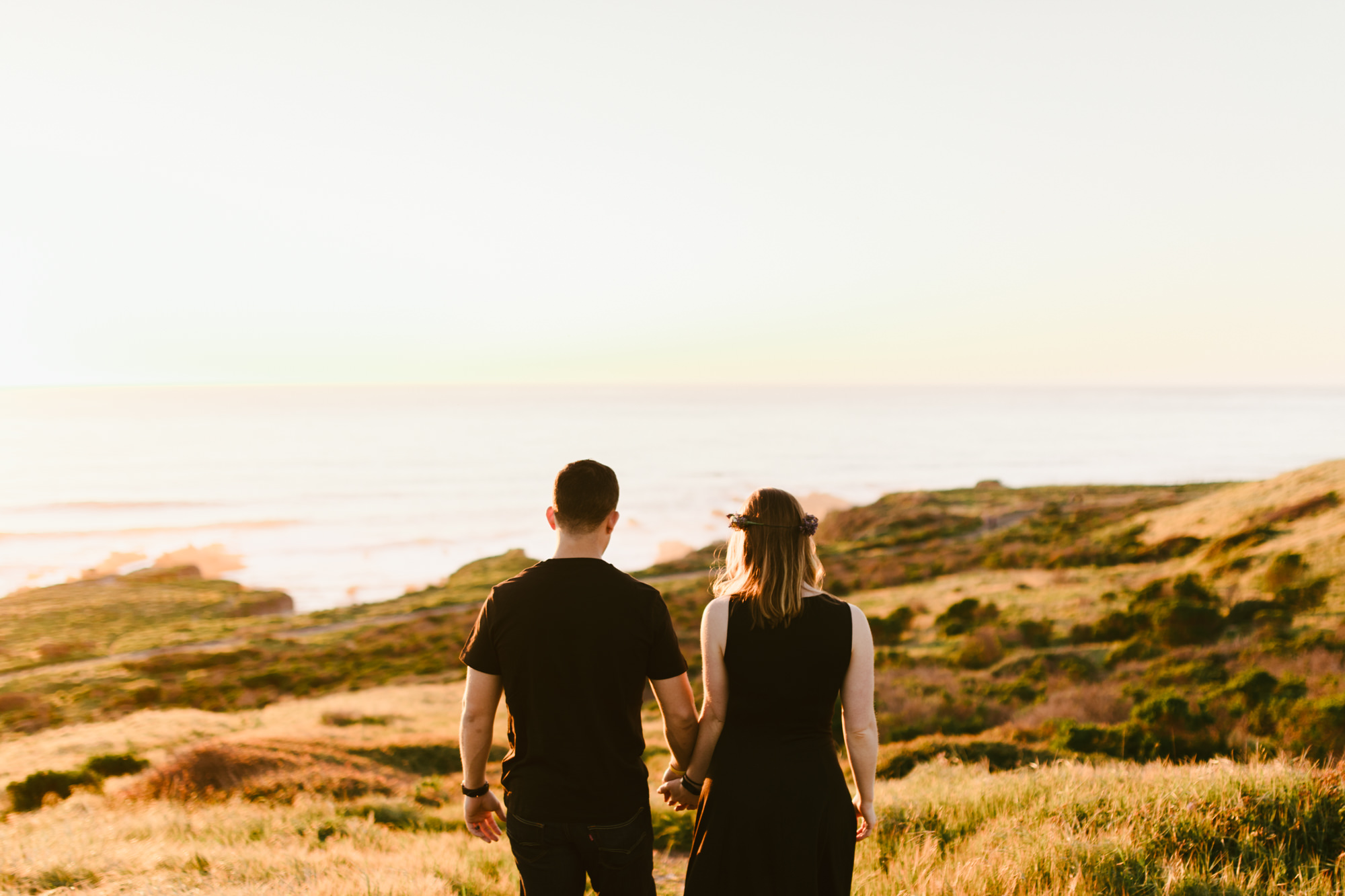 couple session at montana de oro state park // san luis obispo, california // central coast wedding photographers // www.thehearnes.com