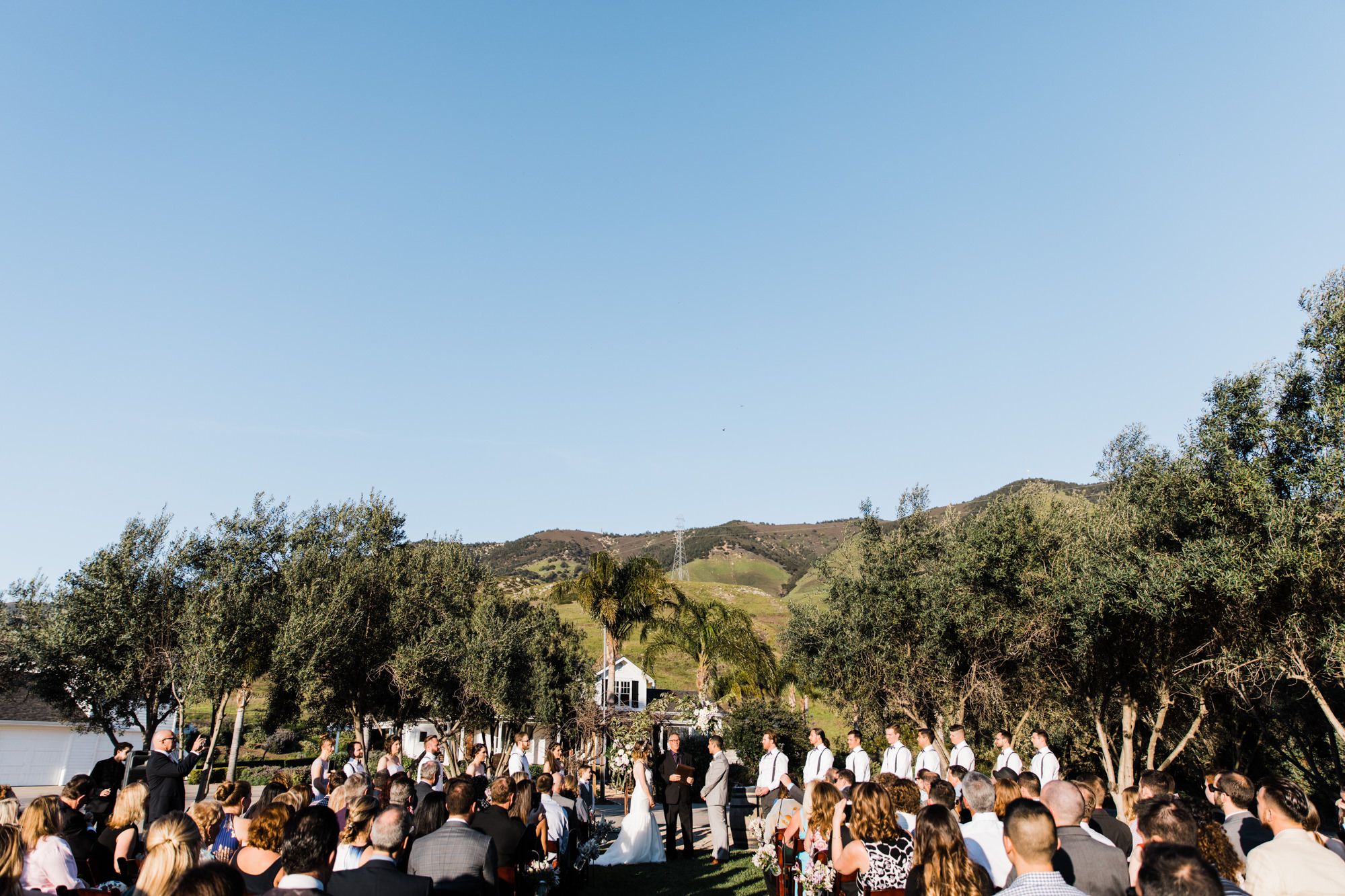 san luis obispo wedding at higuera ranch // central coast california wedding photographer // the hearnes adventure photography // www.thehearnes.com