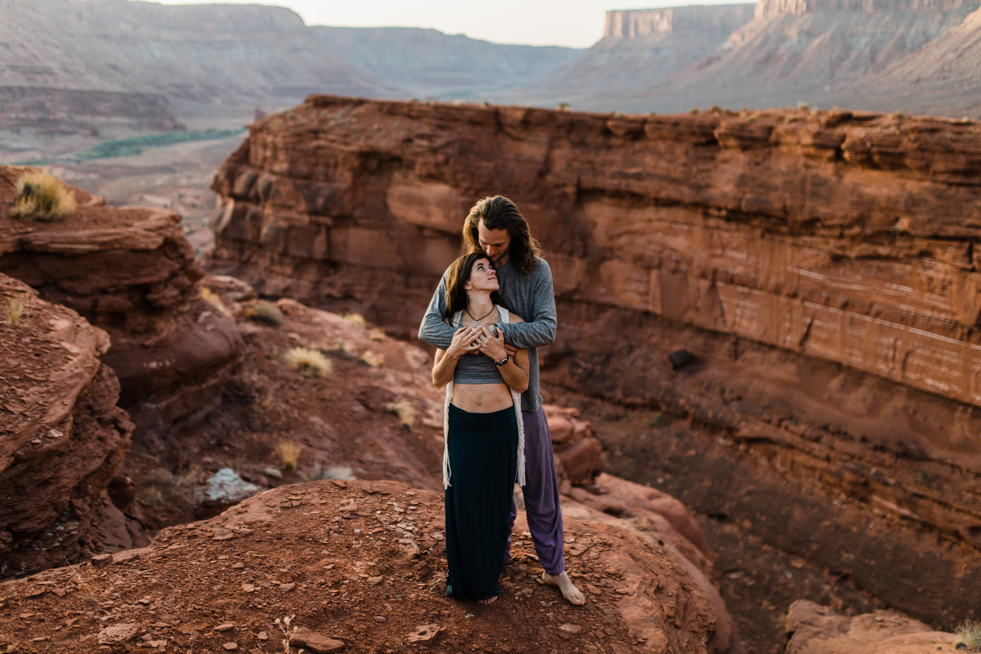 extreme acro-yoga engagement session in moab, utah // desert elopement inspiration // adventure wedding photographers // the hearnes adventure wedding photography // www.thehearnes.com