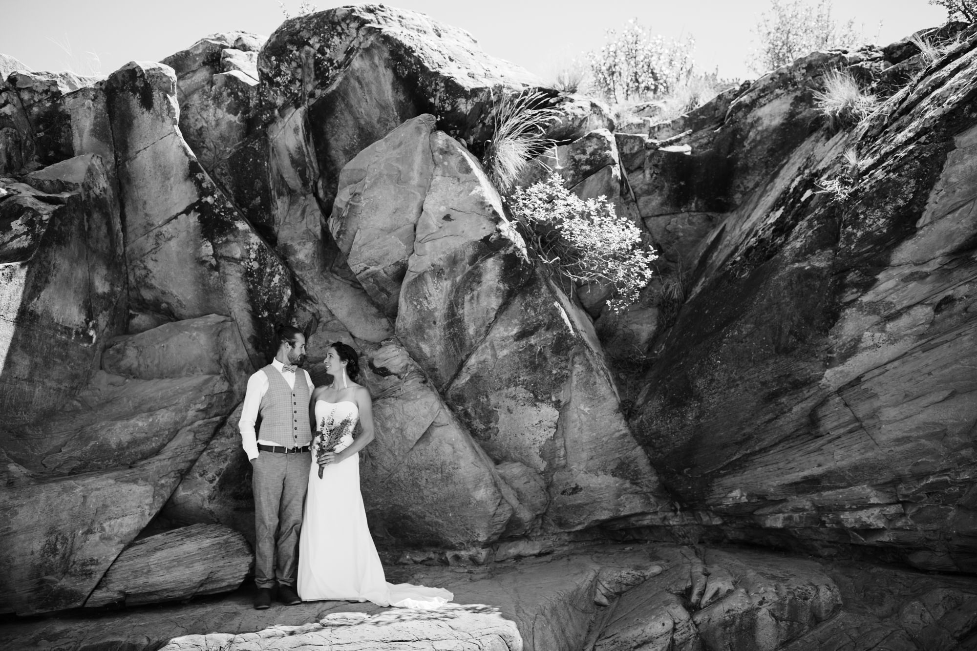backyard wedding in Moab, Utah | Adventure Wedding Photography | www.thehearnes.com
