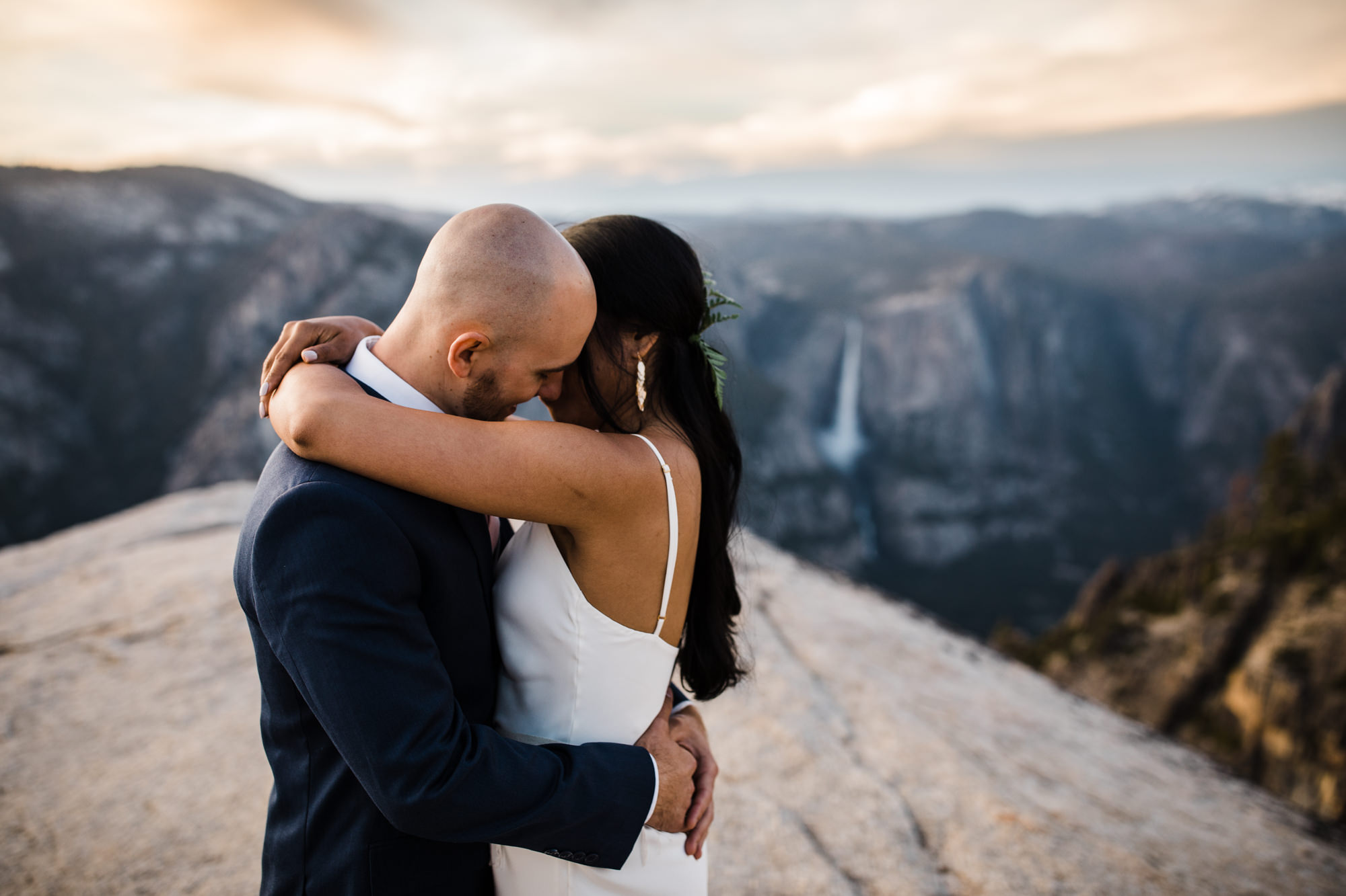 Intimate wedding in Yosemite national park | Glacier Point First look | Portraits at Taft Point | Traveling adventure elopement photographer