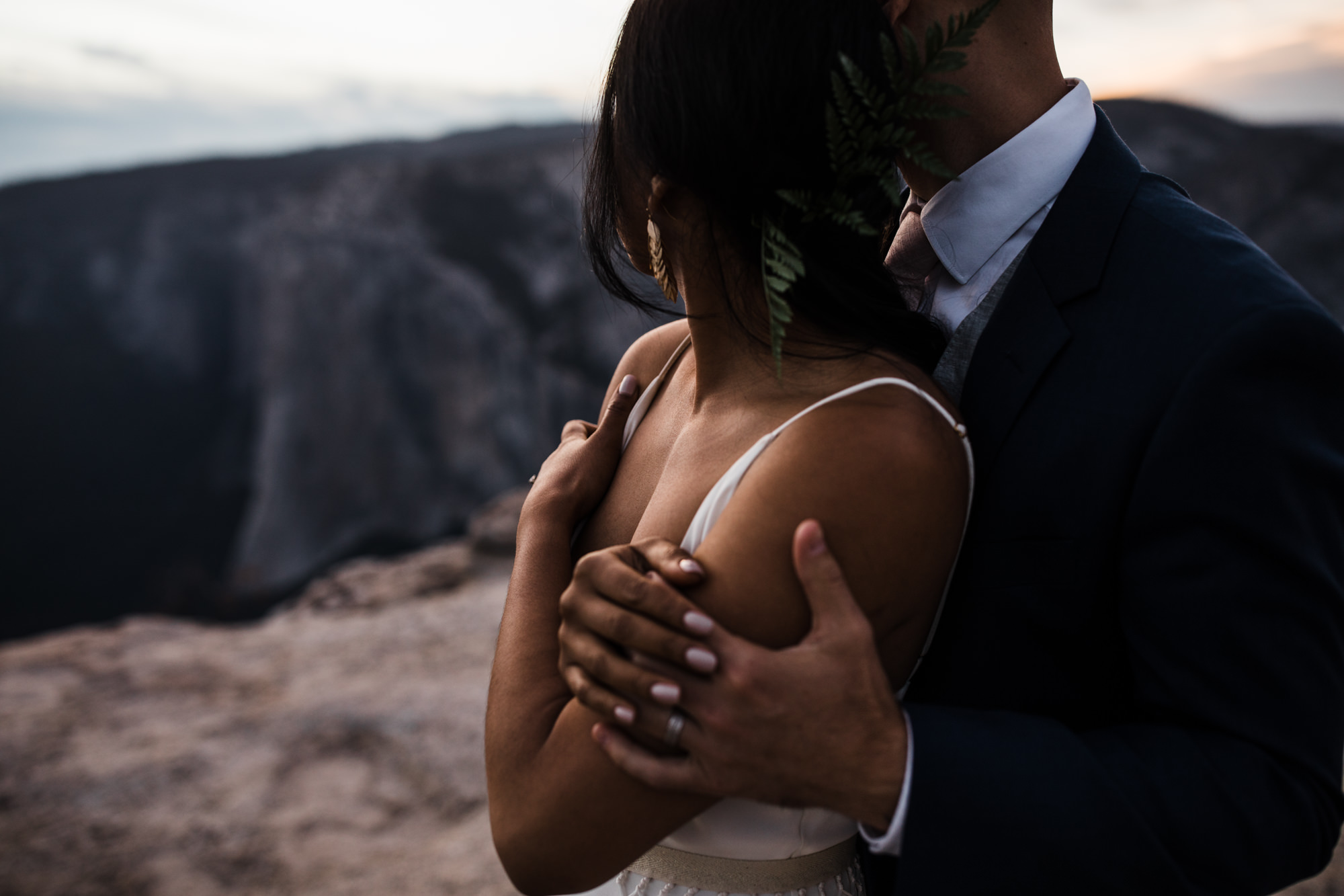 Intimate wedding in Yosemite national park | Glacier Point First look | Portraits at Taft Point | Traveling adventure elopement photographer