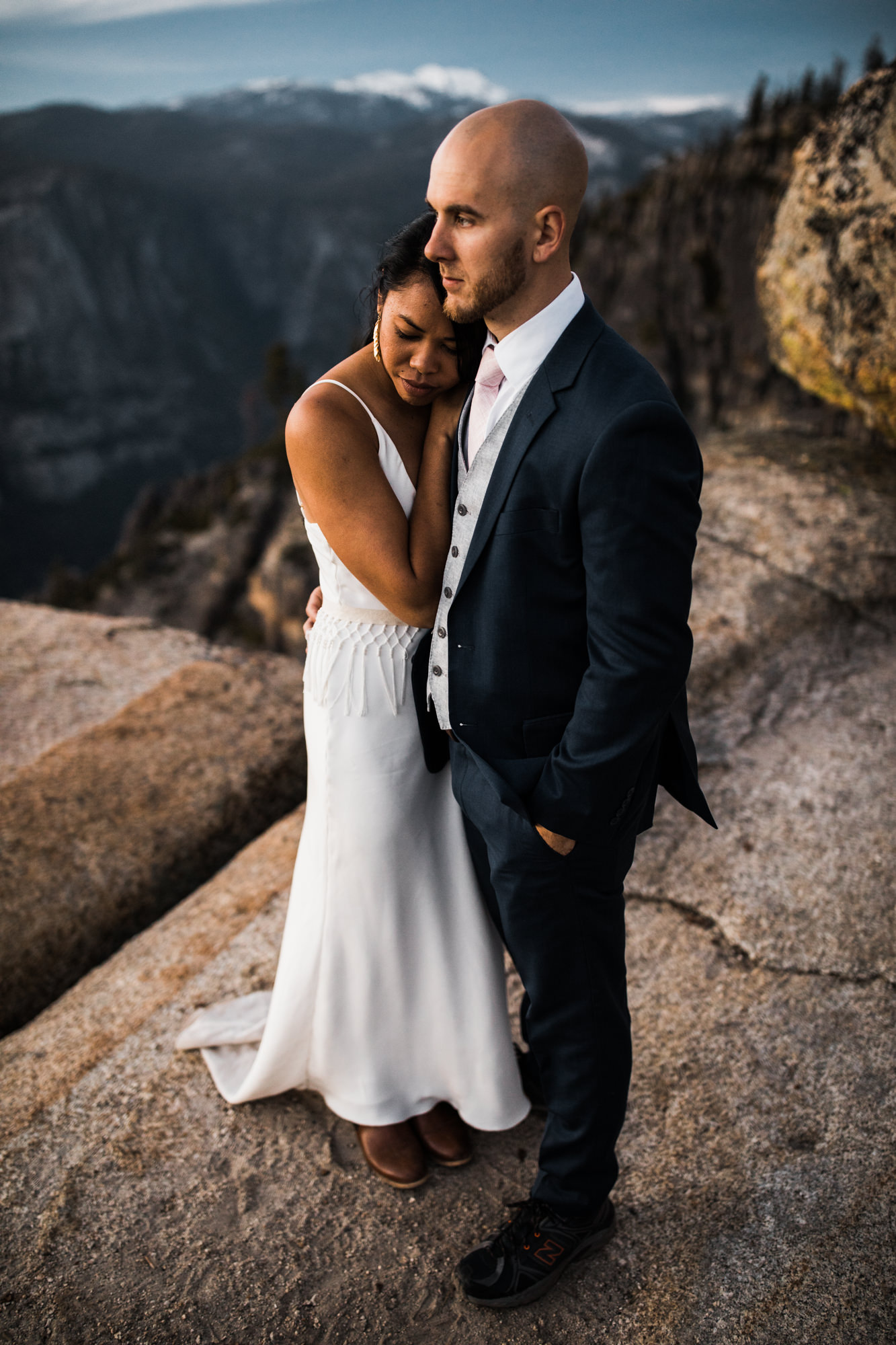 Intimate wedding in Yosemite national park | Glacier Point First look | Portraits at Taft Point | Traveling adventure elopement photographer