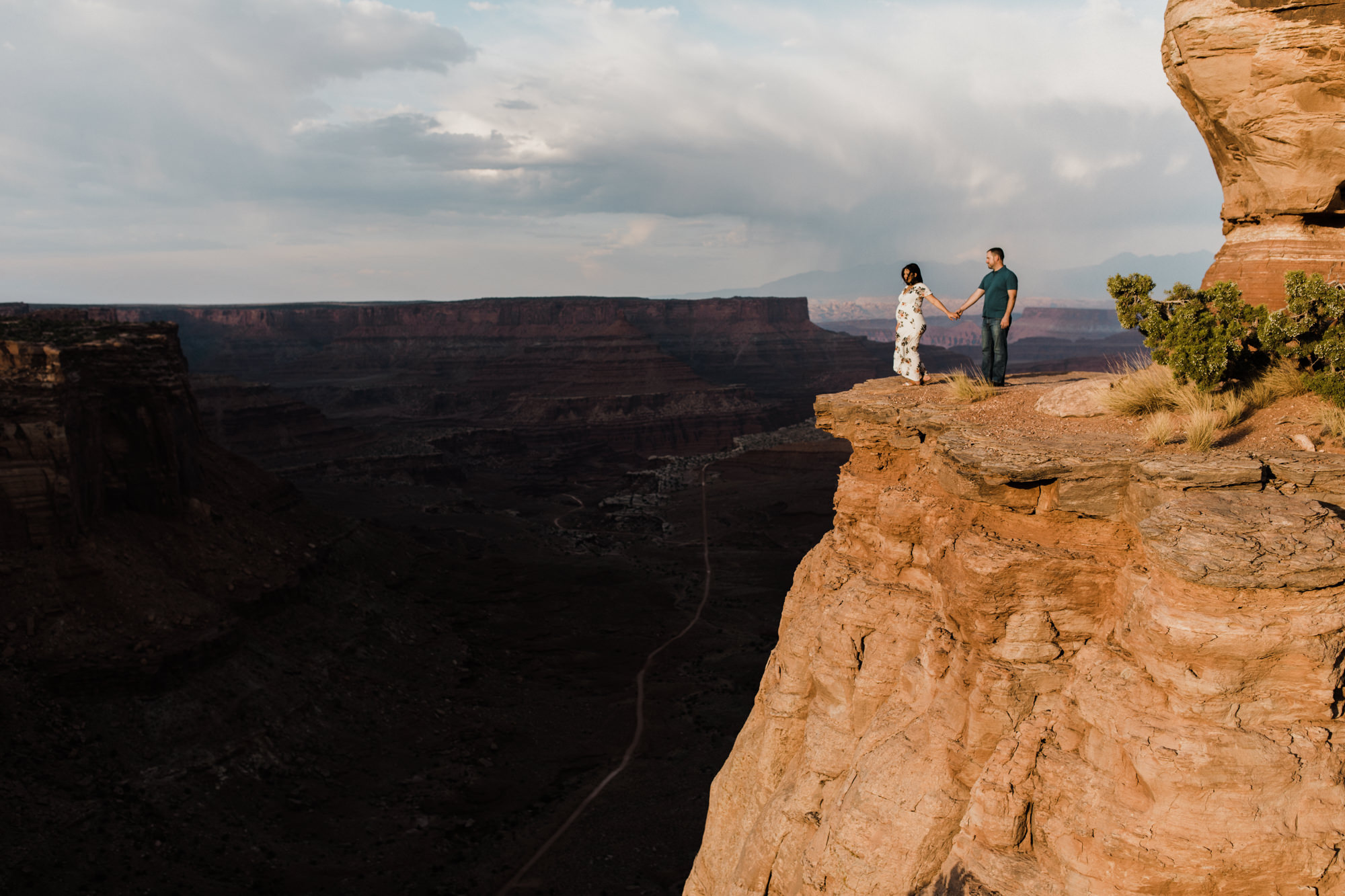 adventurous desert maternity session | canyonlands national park | moab, utah wedding photographer | www.thehearnes.com | the hearnes adventure photography