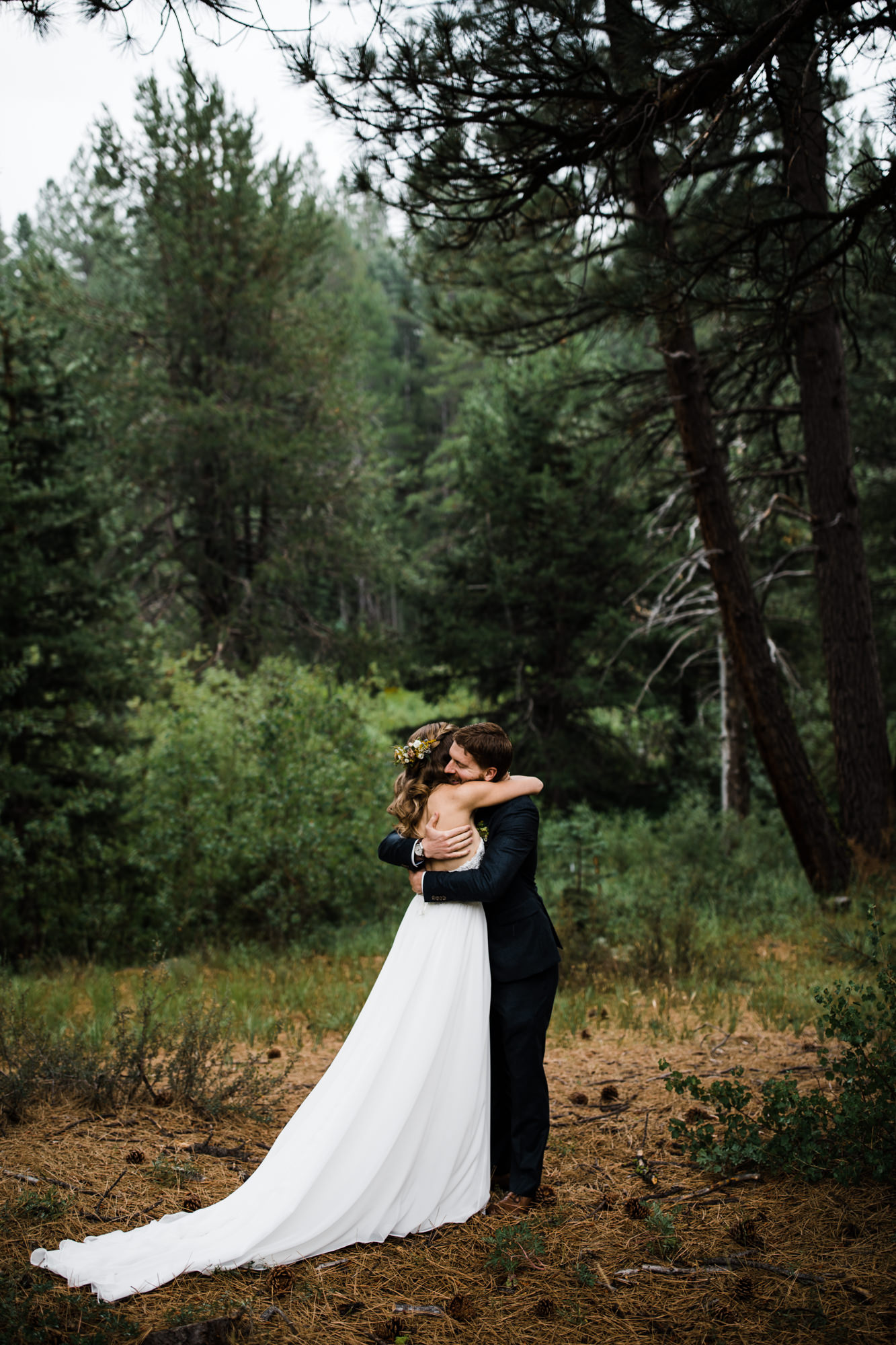 megan + zach's adventurous woodland wedding in truckee, california | romantic rainy wedding day inspiration | lake tahoe wedding photographer | www.thehearnes.com