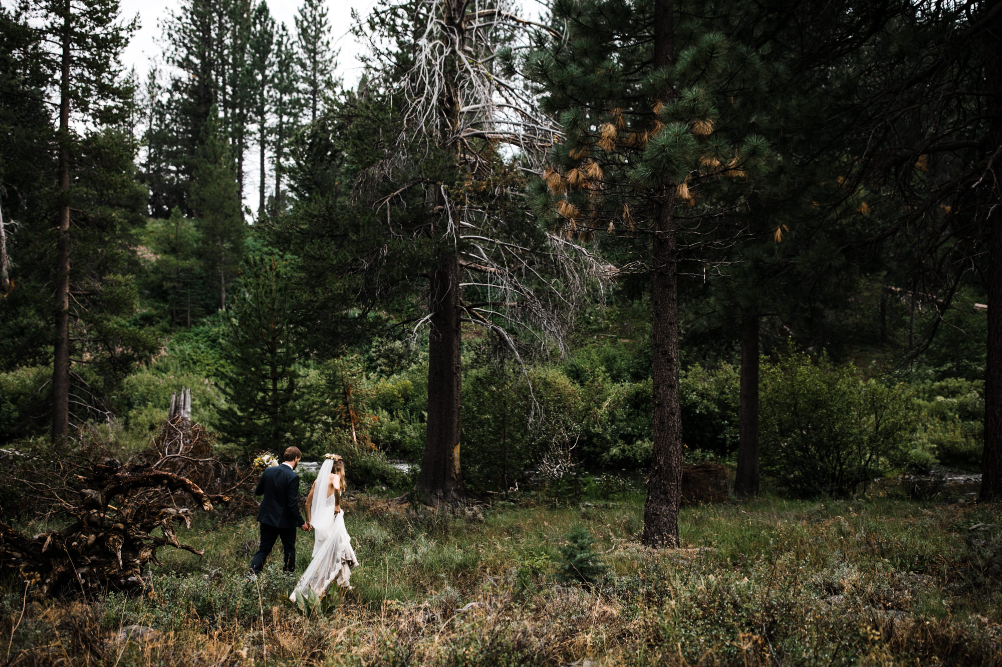 megan + zach's adventurous woodland wedding in truckee, california | romantic rainy wedding day inspiration | lake tahoe wedding photographer | www.thehearnes.com