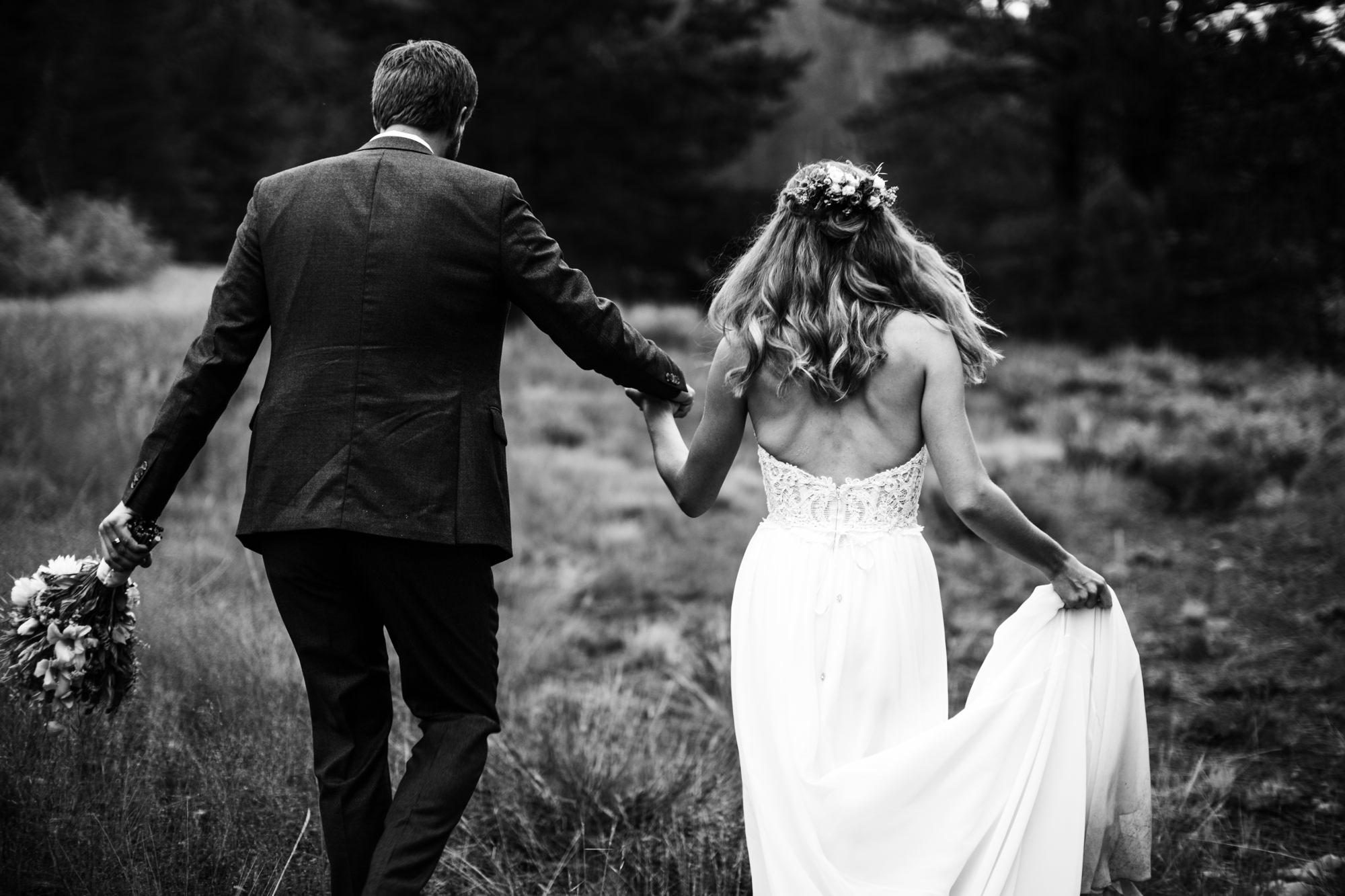 megan + zach's adventurous woodland wedding in truckee, california | romantic rainy wedding day inspiration | lake tahoe wedding photographer | www.thehearnes.com