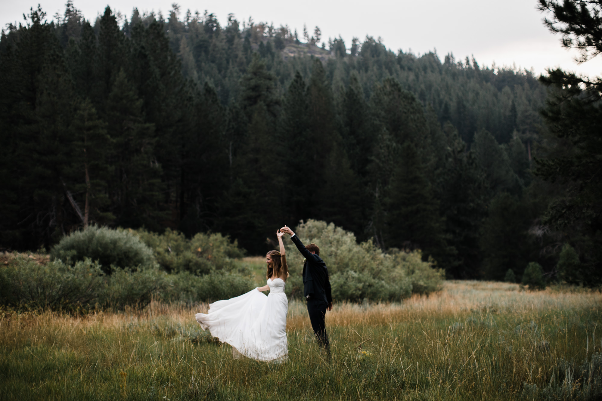 megan + zach's adventurous woodland wedding in truckee, california | romantic rainy wedding day inspiration | lake tahoe wedding photographer | www.thehearnes.com