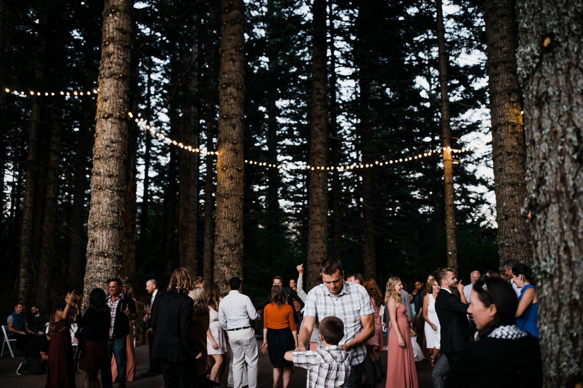 jena + kyler's treehouse wedding | outdoor reception under the stars | washington adventure wedding photographer | the hearnes adventure wedding photography | www.thehearnes.com