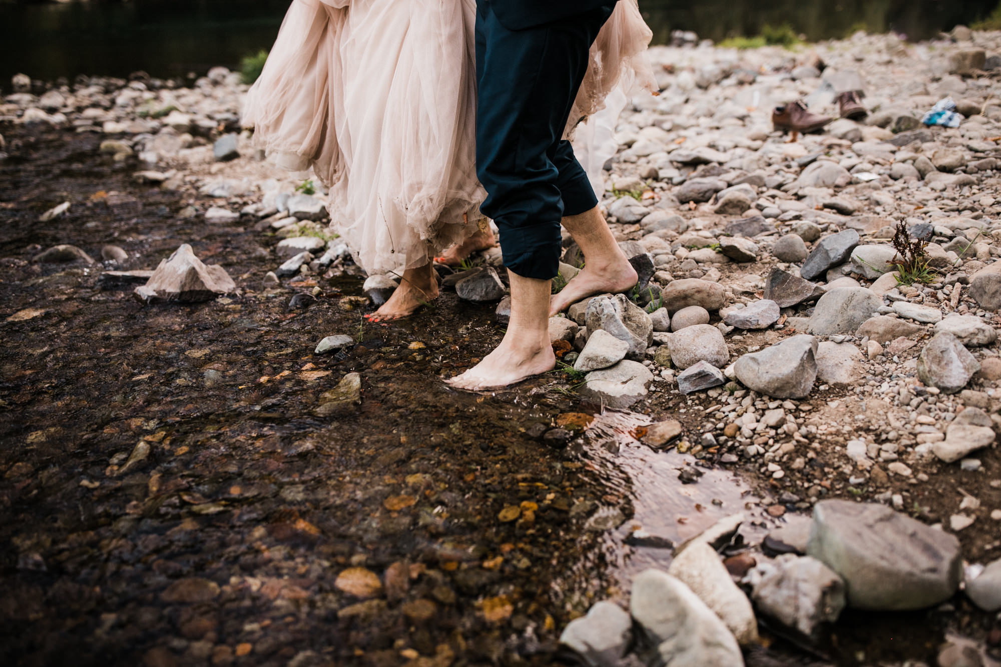 kati + joe's riverside wedding | adeline farms in woodland, washington | washington adventure wedding photographer | the hearnes adventure photography | www.thehearnes.com