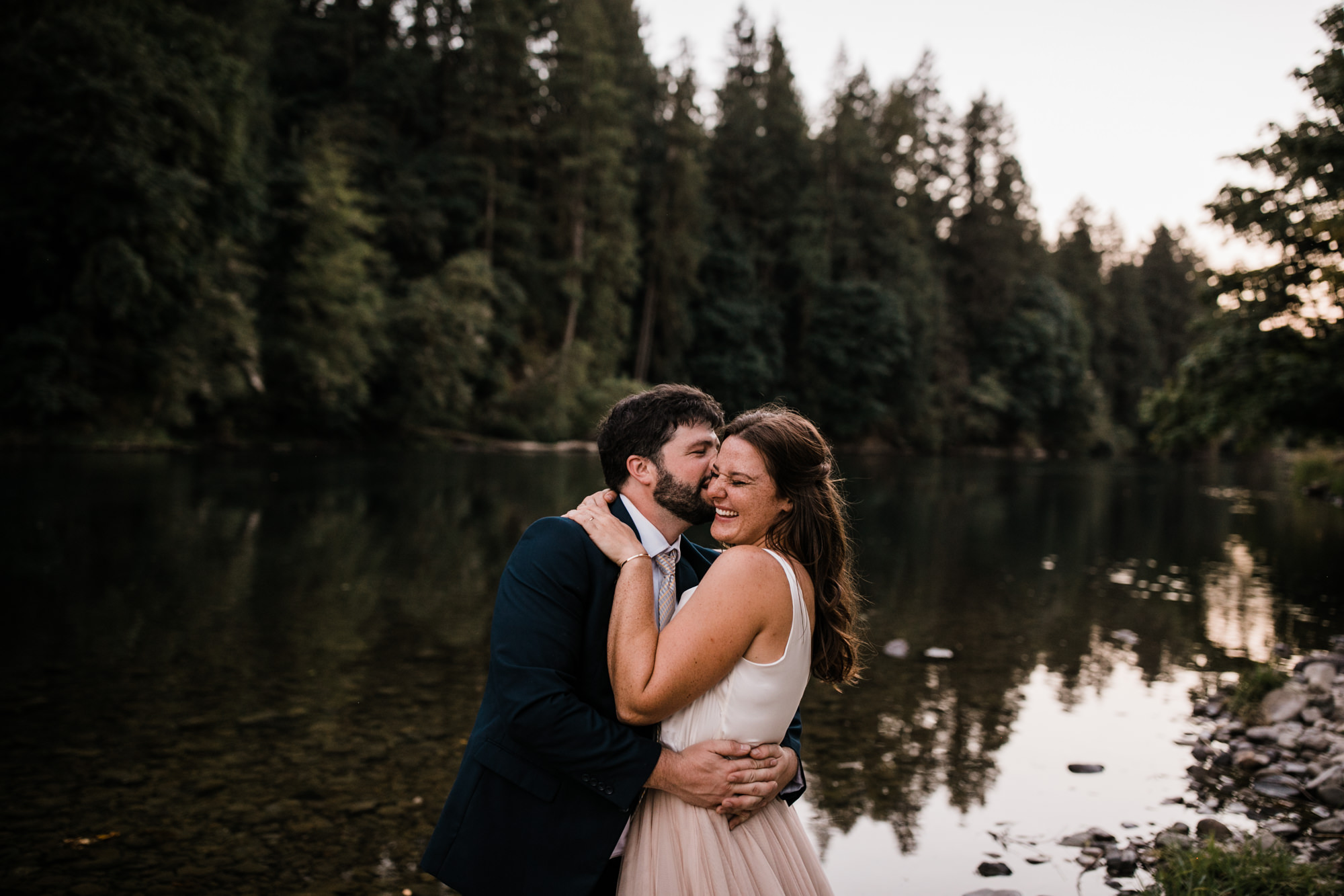 kati + joe's riverside wedding | adeline farms in woodland, washington | washington adventure wedding photographer | the hearnes adventure photography | www.thehearnes.com