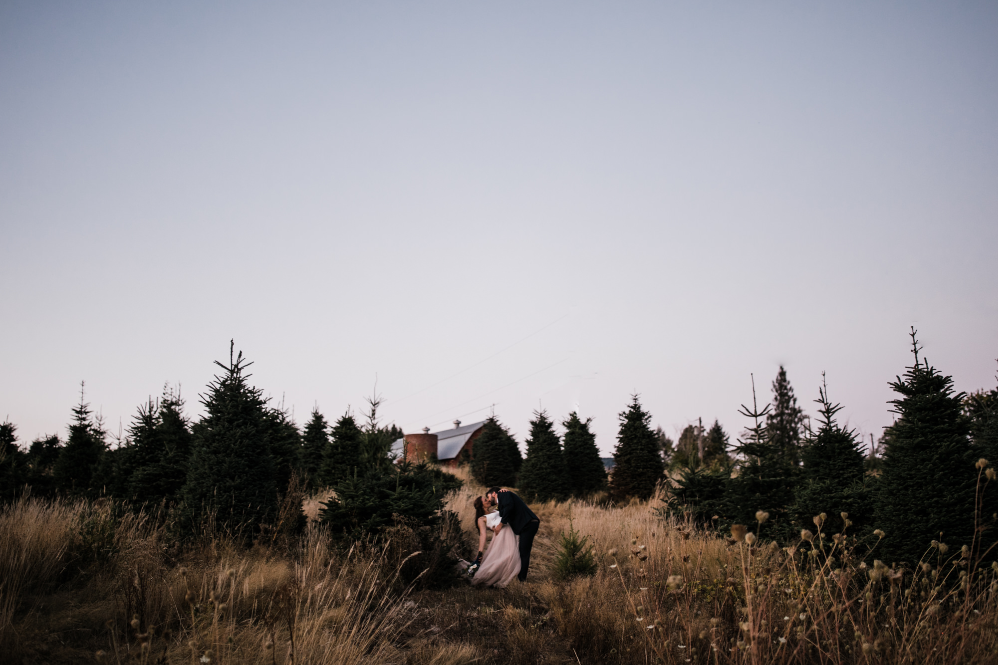 kati + joe's riverside wedding | adeline farms in woodland, washington | washington adventure wedding photographer | the hearnes adventure photography | www.thehearnes.com