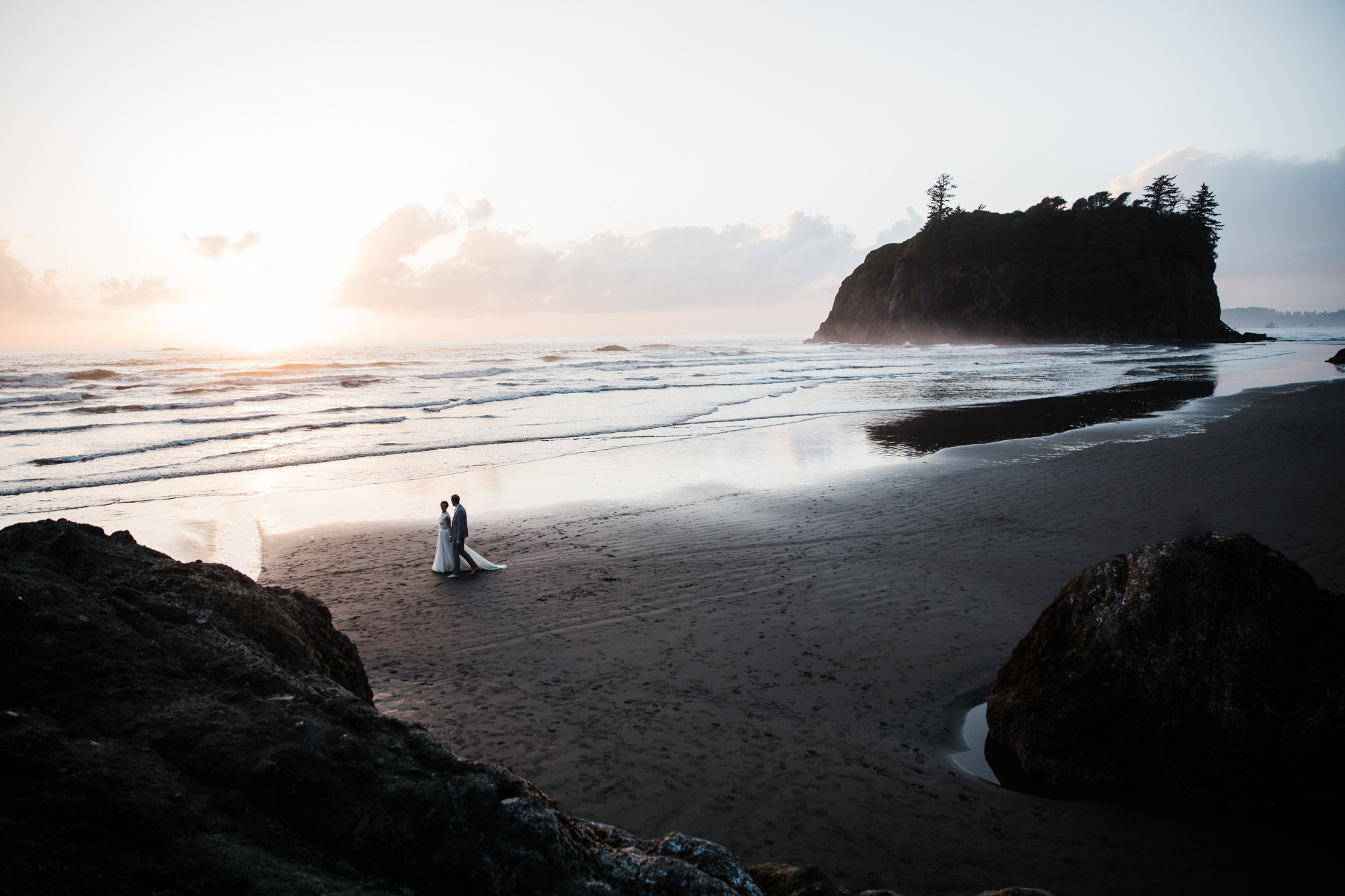 christina + dan's intimate wedding in olympic national park | kalaloch lodge + ruby beach elopement | washington wedding photographer | the hearnes adventure photography | www.thehearnes.com